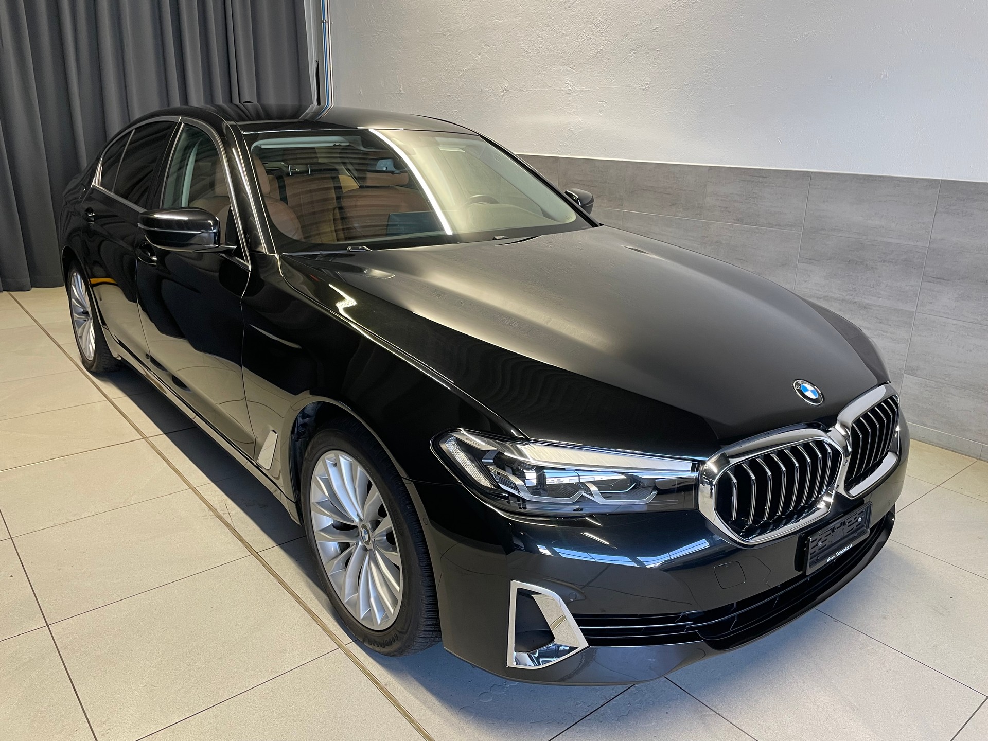 BMW 520d xDrive 48V Luxury Line Steptronic(M)(16)-image-0