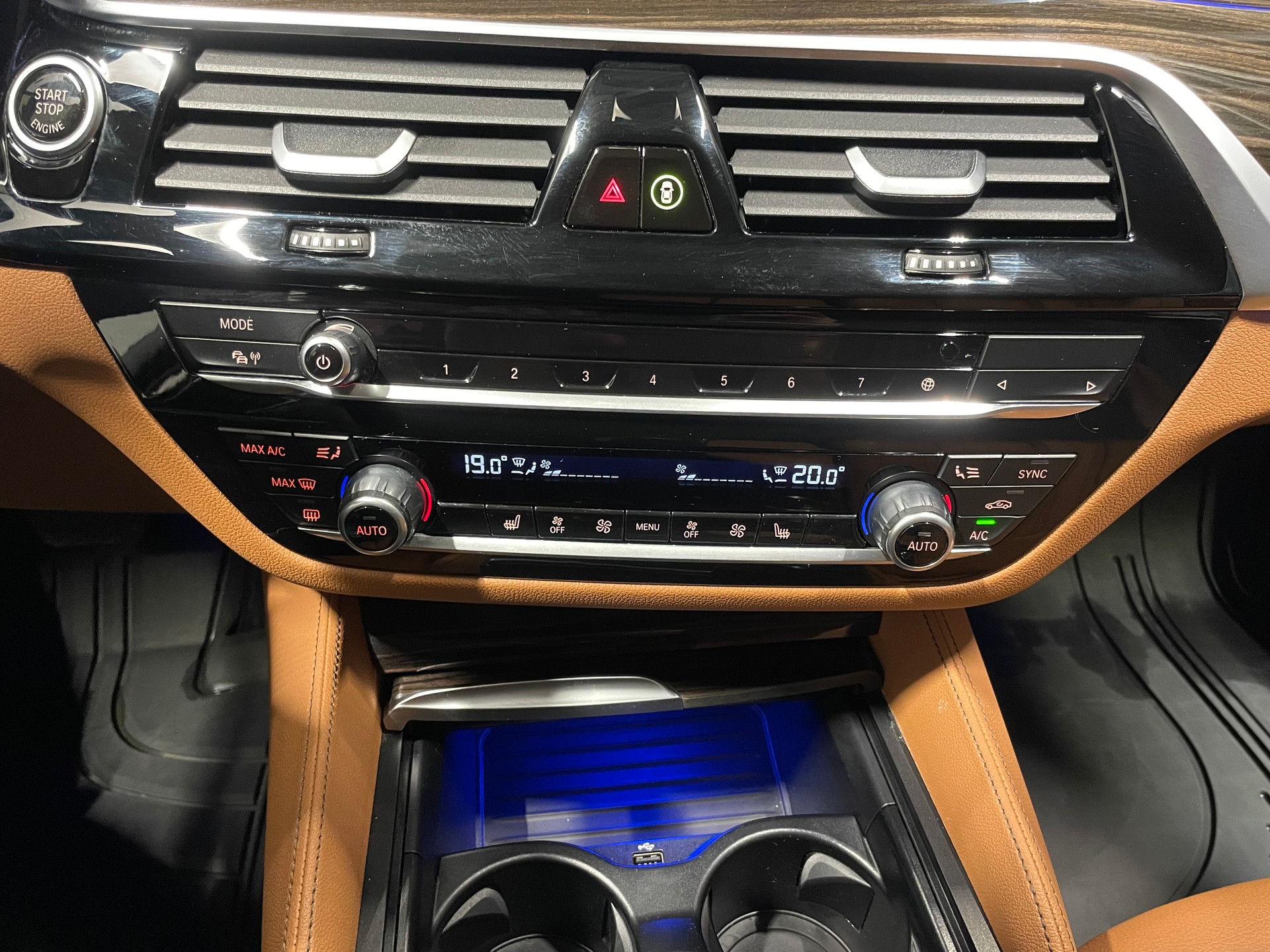 BMW 520d xDrive 48V Luxury Line Steptronic(M)(16)-image-15