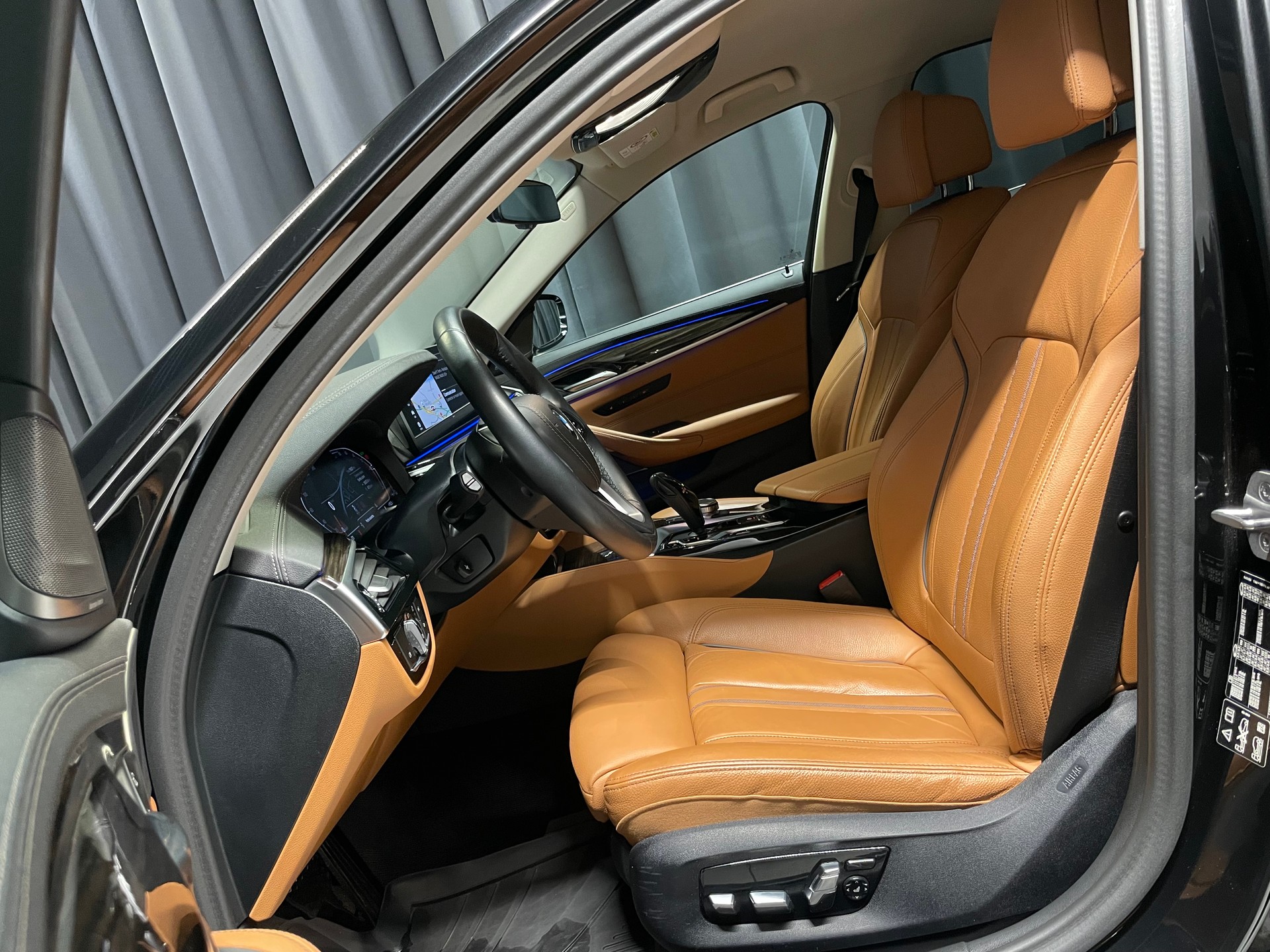 BMW 520d xDrive 48V Luxury Line Steptronic(M)(16)-image-6