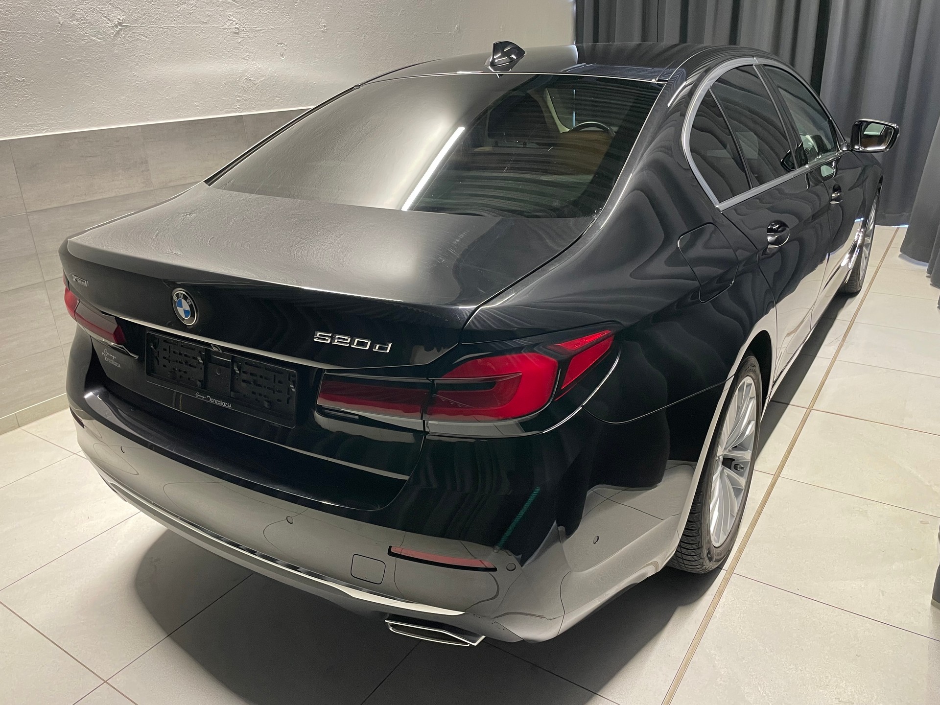 BMW 520d xDrive 48V Luxury Line Steptronic(M)(16)-image-5