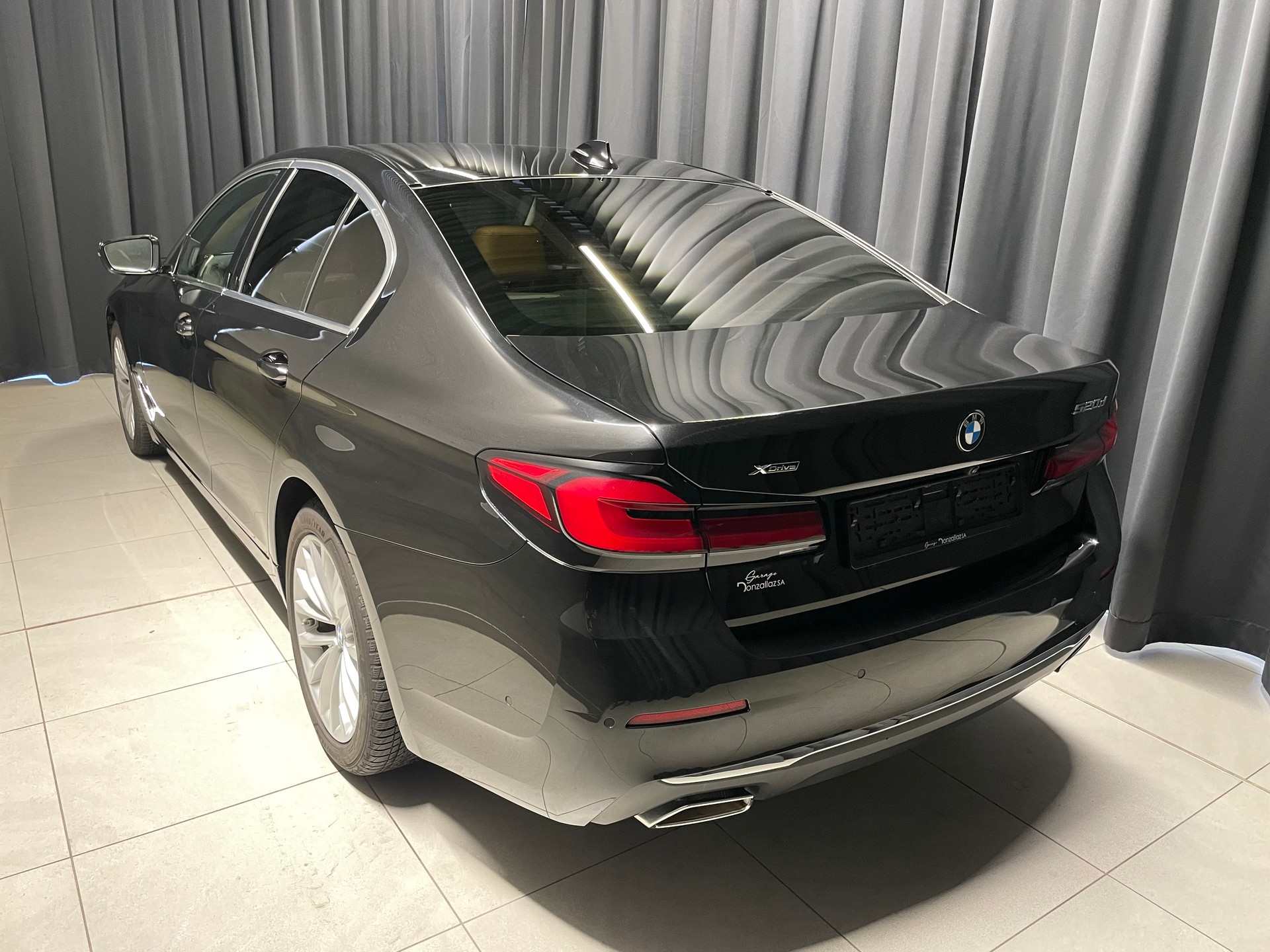 BMW 520d xDrive 48V Luxury Line Steptronic(M)(16)-image-3
