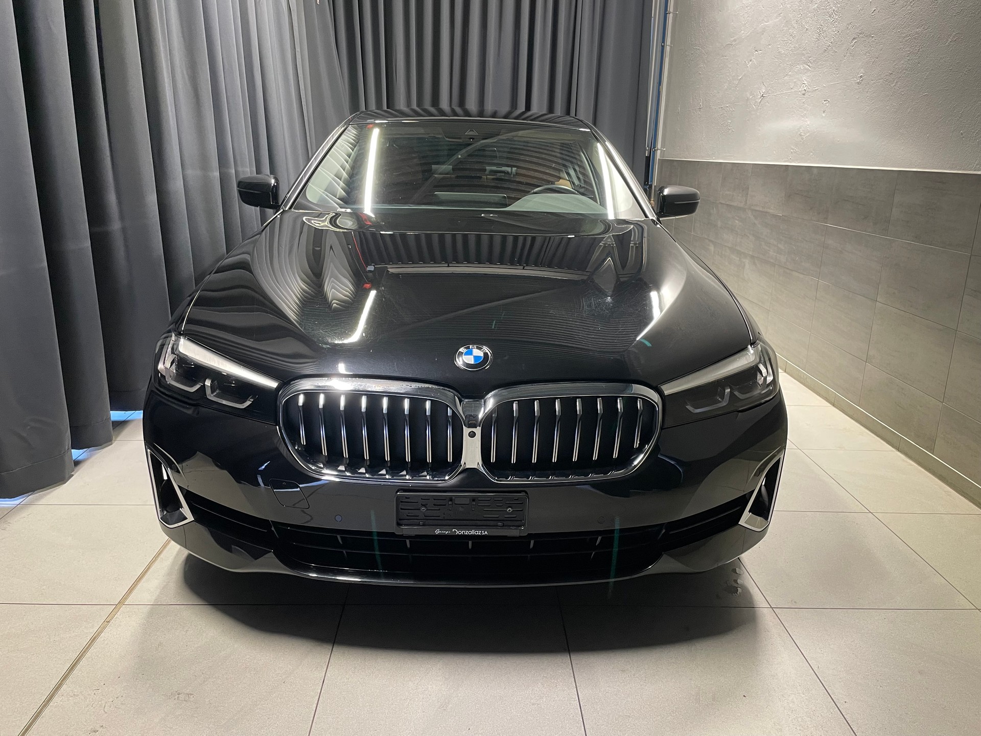 BMW 520d xDrive 48V Luxury Line Steptronic(M)(16)-image-1