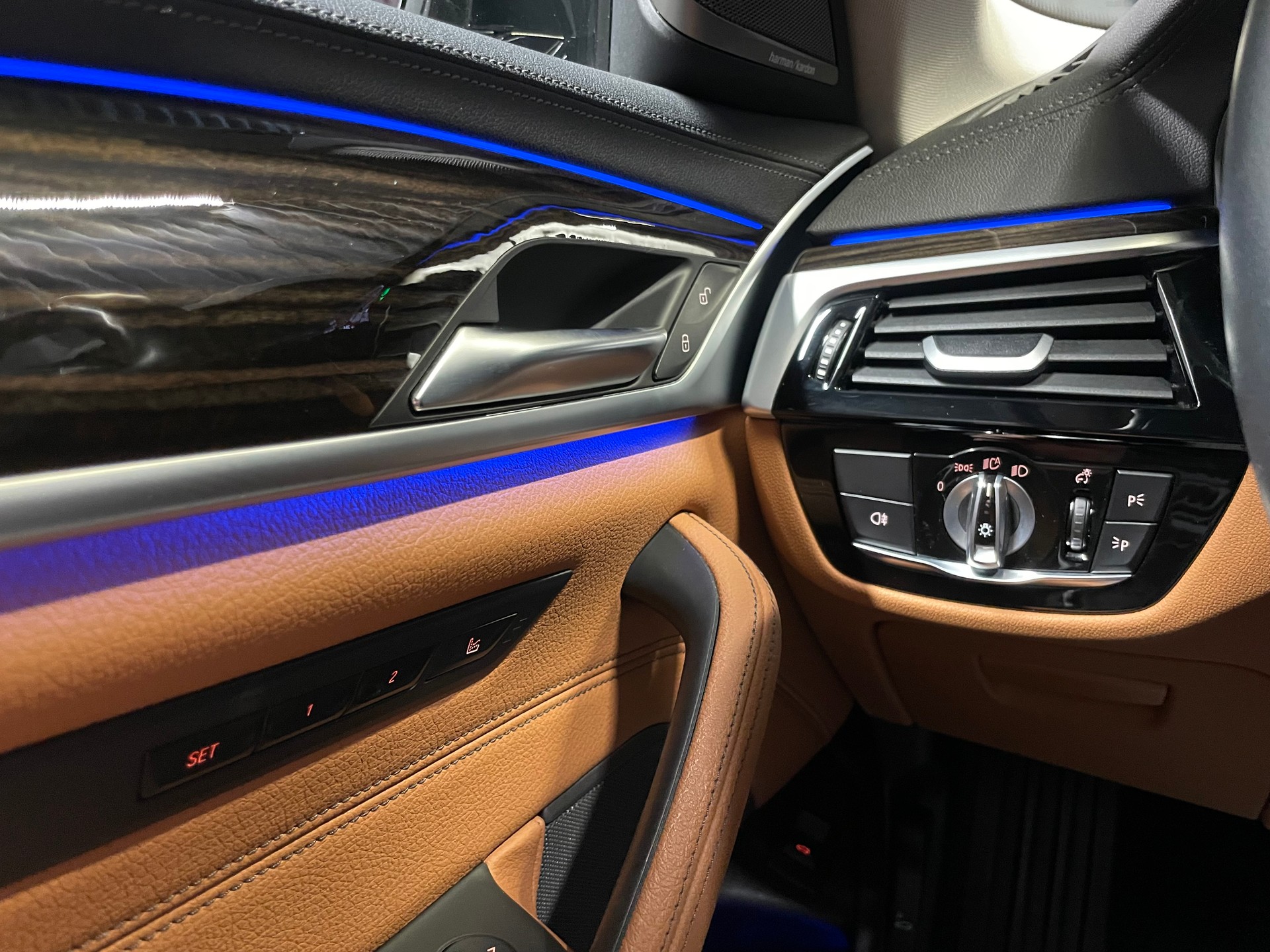 BMW 520d xDrive 48V Luxury Line Steptronic(M)(16)-image-18
