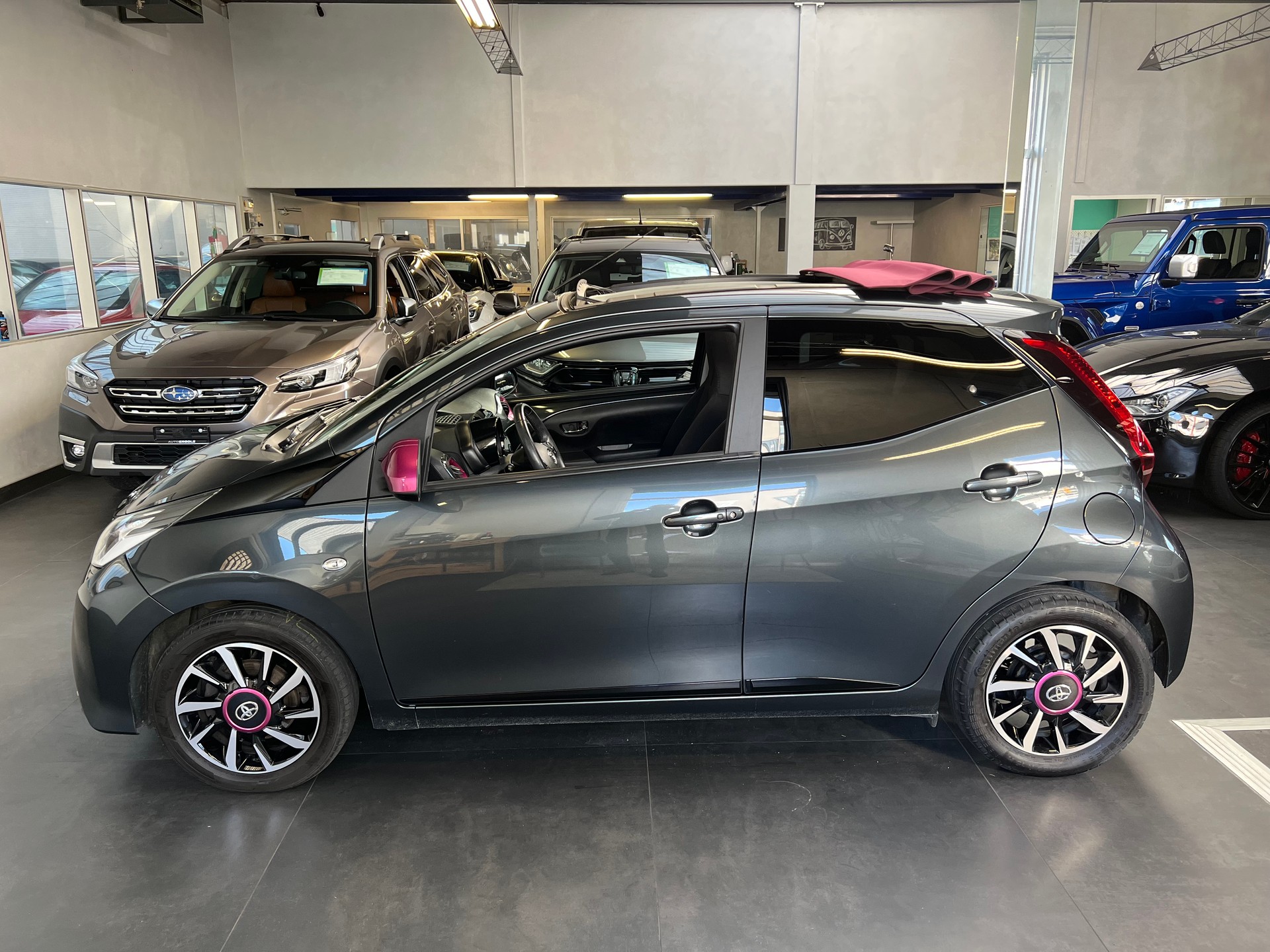 TOYOTA Aygo 1.0 VVT-i Limited Grey-image-5