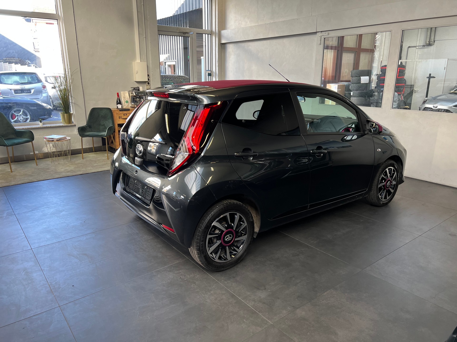 TOYOTA Aygo 1.0 VVT-i Limited Grey-image-3