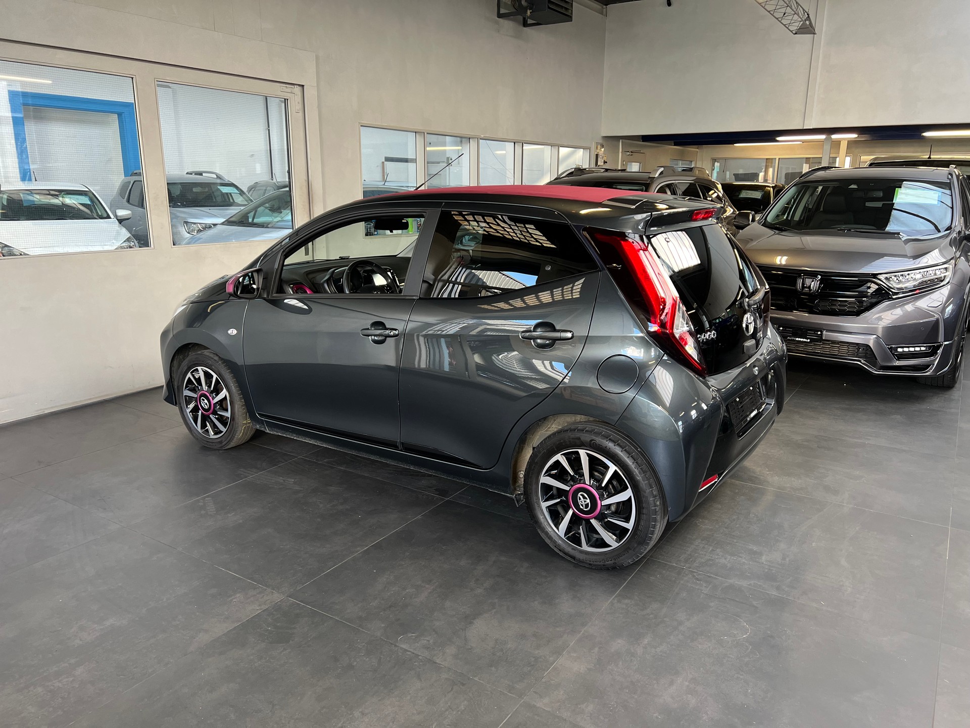 TOYOTA Aygo 1.0 VVT-i Limited Grey-image-1