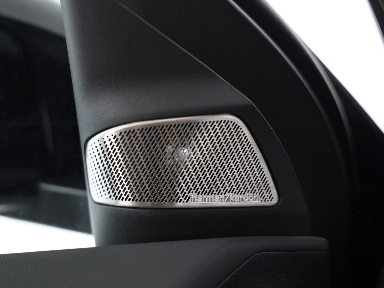 BMW iX3 50 xDrive M Sport Pro-image-23