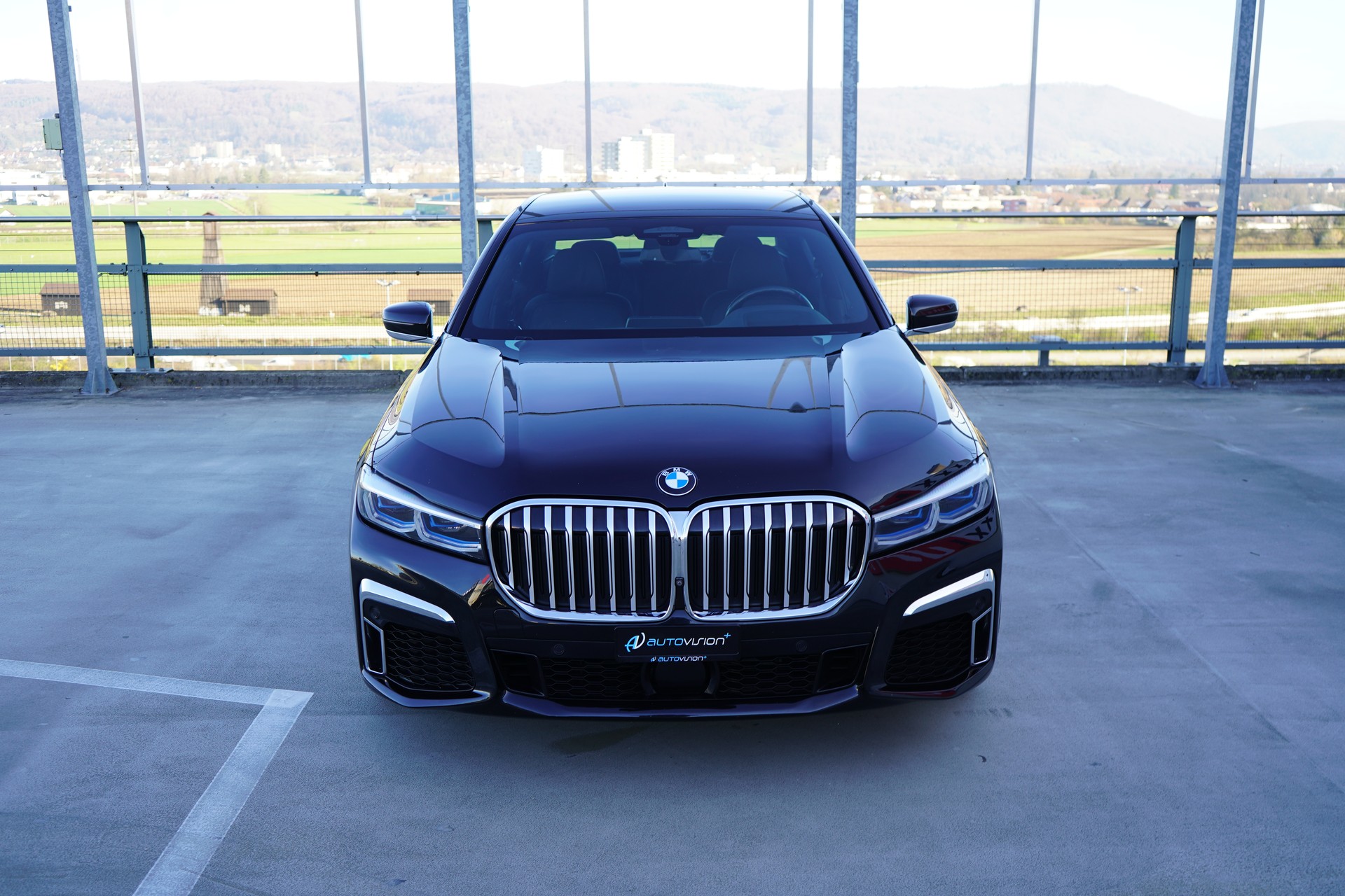BMW 730d xDRIVE STEPTRONIC M SPORT BLACK l 265 PS-image-10