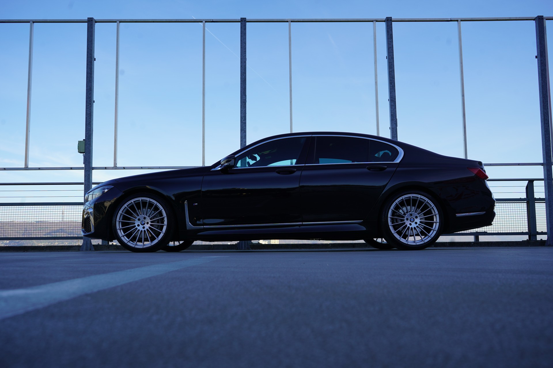 BMW 730d xDRIVE STEPTRONIC M SPORT BLACK l 265 PS-image-1
