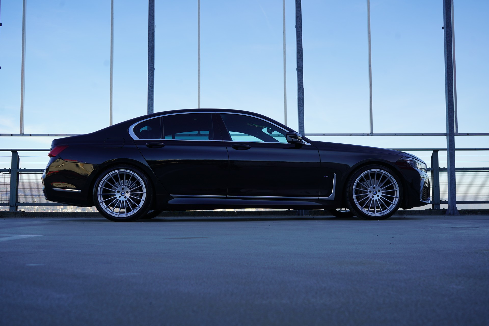 BMW 730d xDRIVE STEPTRONIC M SPORT BLACK l 265 PS-image-2