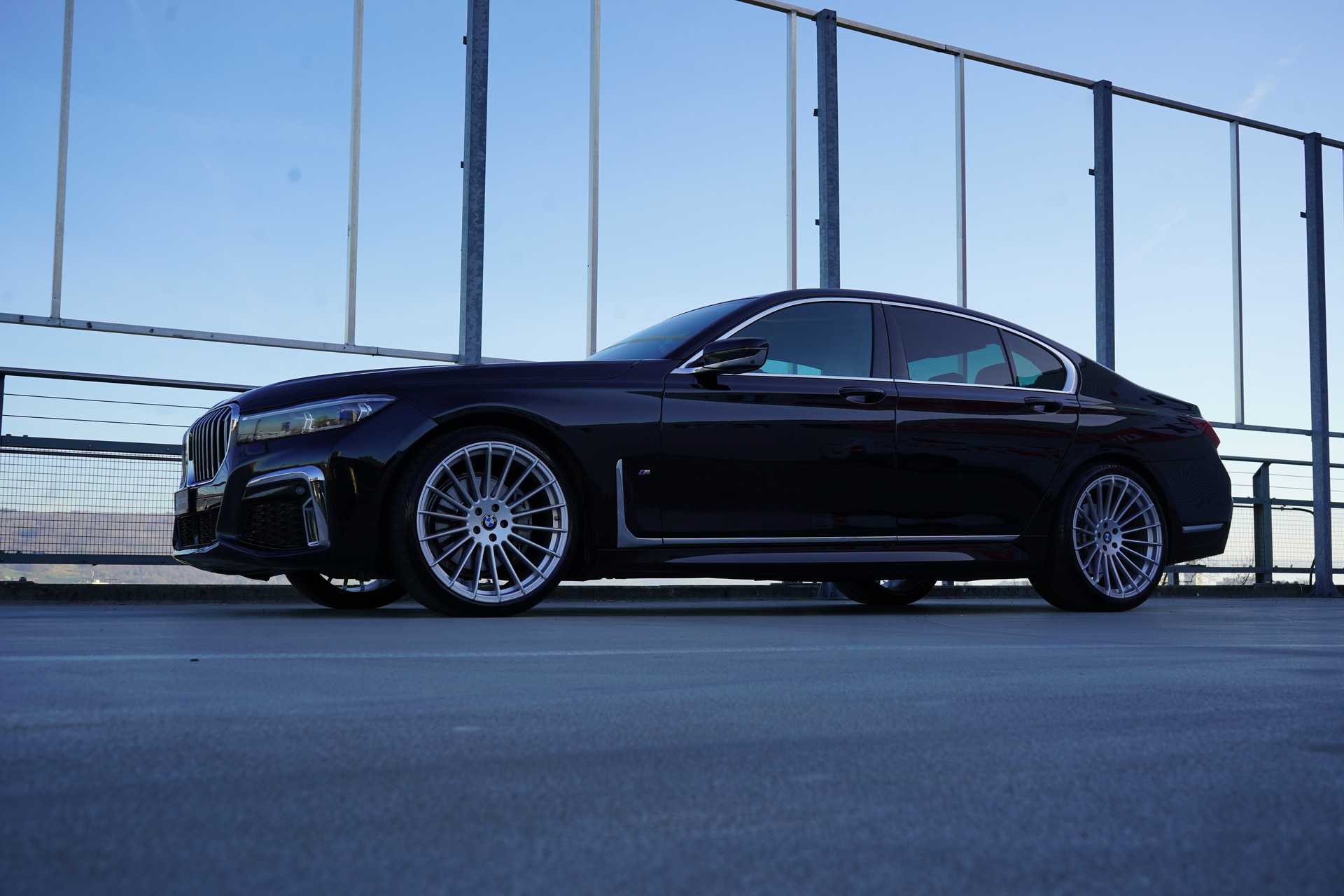 BMW 730d xDRIVE STEPTRONIC M SPORT BLACK l 265 PS-image-9