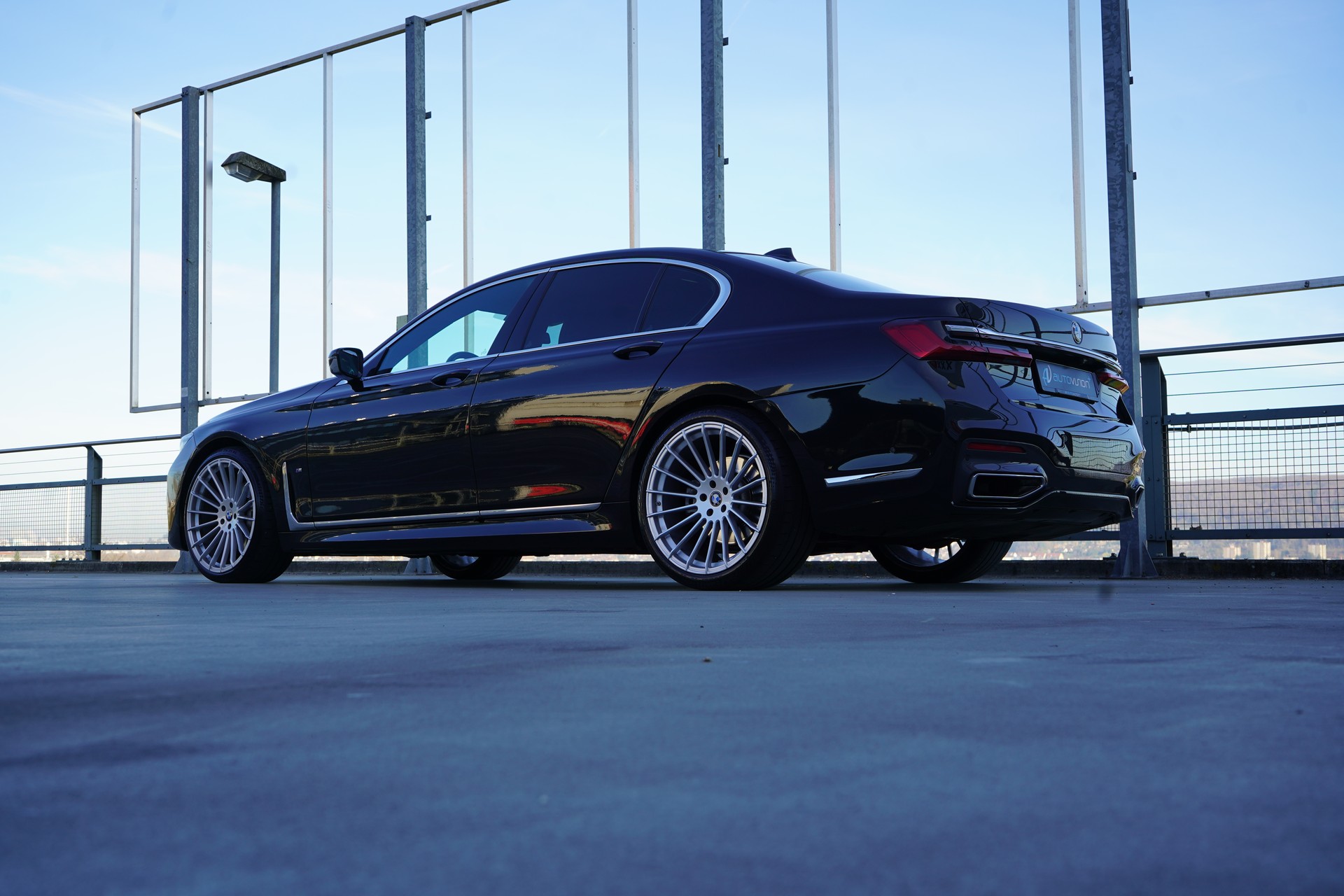 BMW 730d xDRIVE STEPTRONIC M SPORT BLACK l 265 PS-image-8