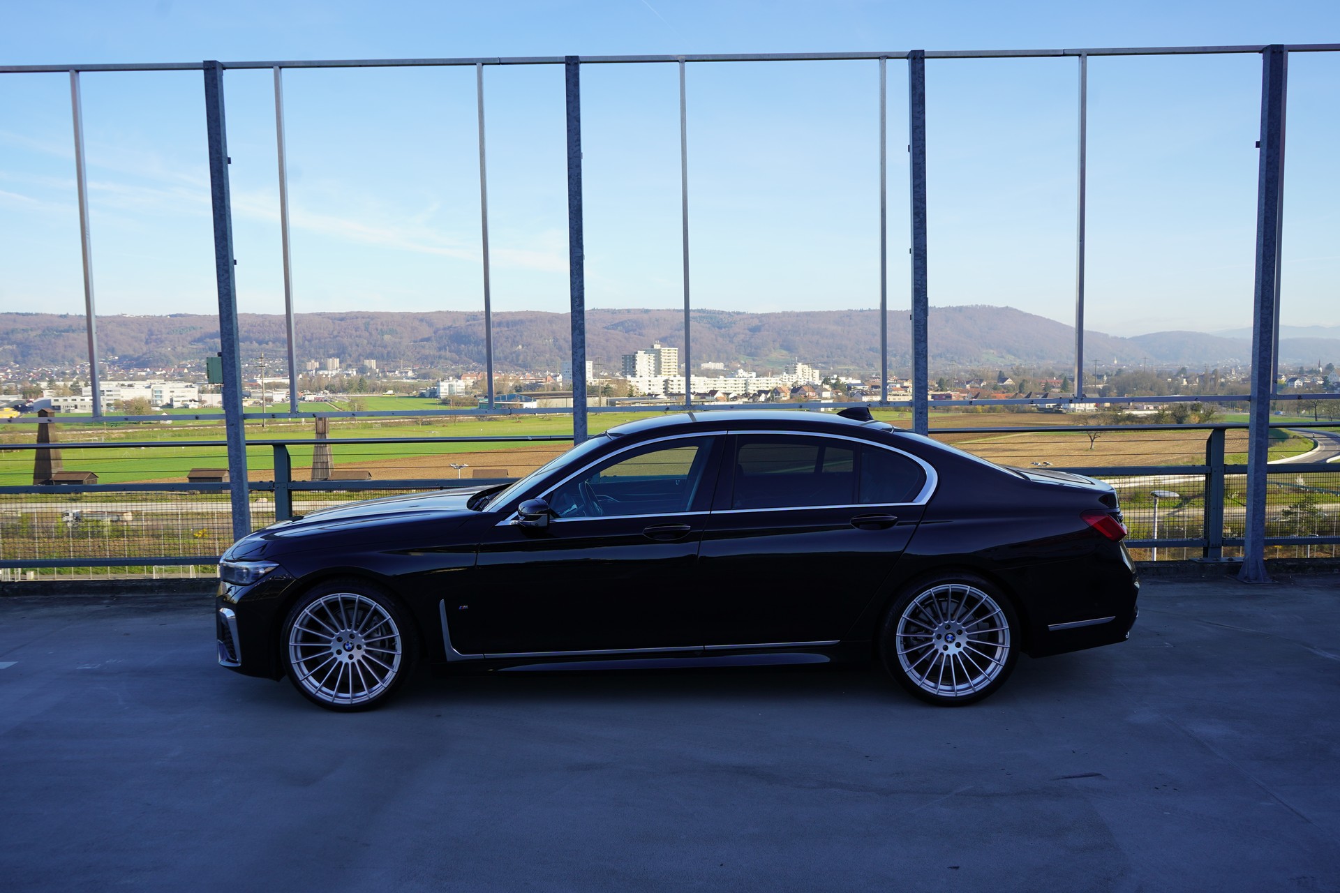 BMW 730d xDRIVE STEPTRONIC M SPORT BLACK l 265 PS-image-5