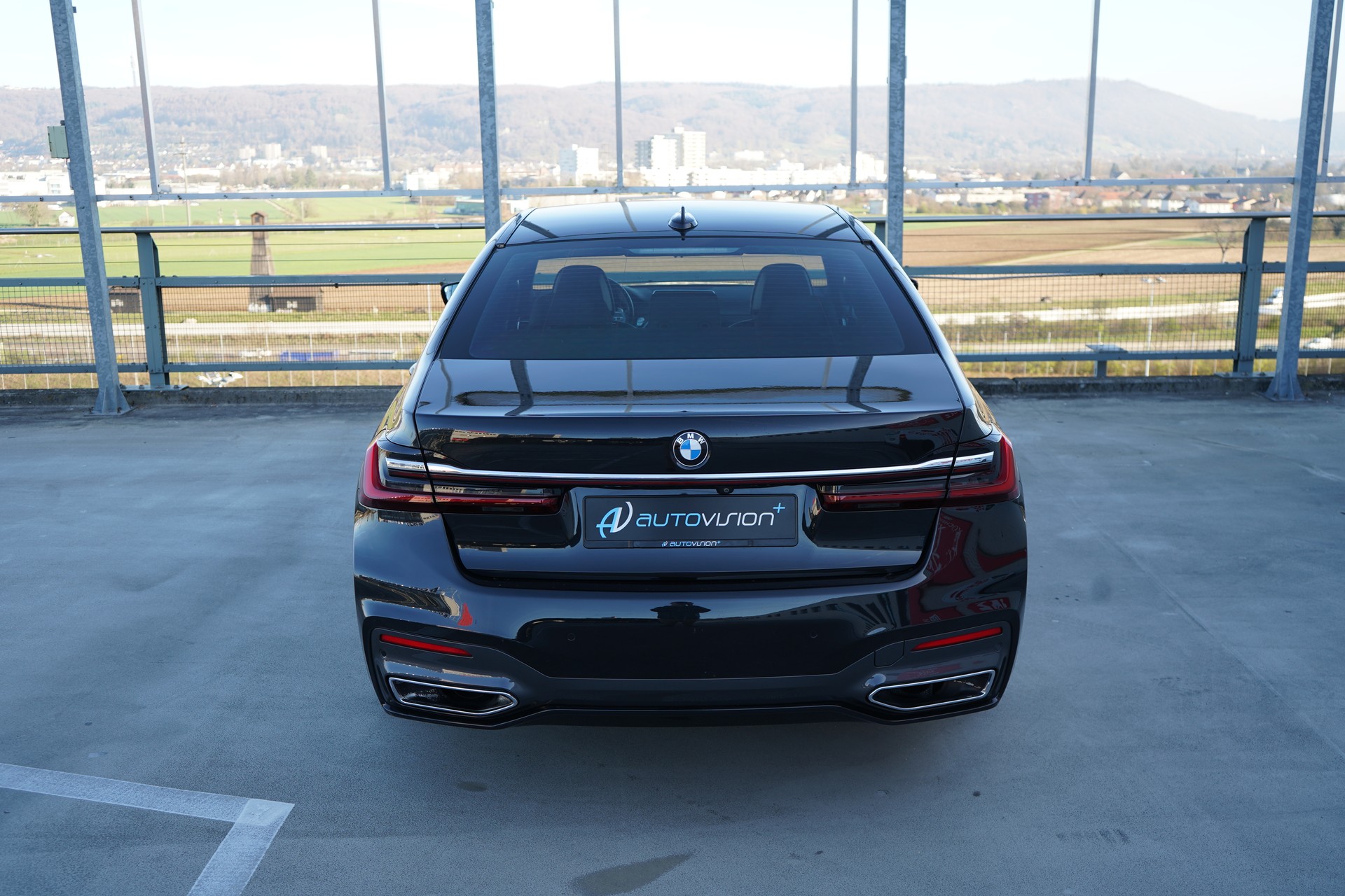 BMW 730d xDRIVE STEPTRONIC M SPORT BLACK l 265 PS-image-12