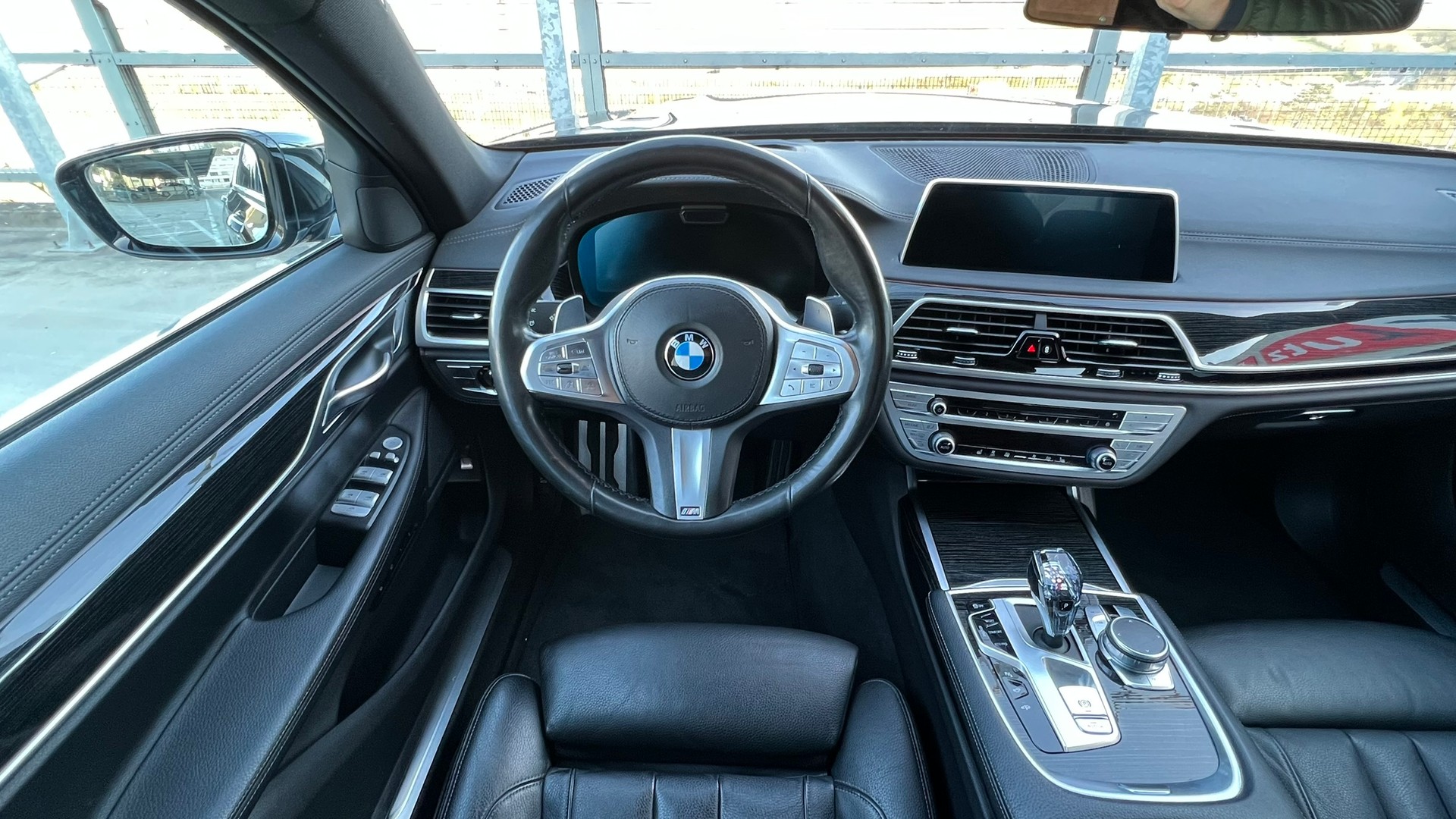 BMW 730d xDRIVE STEPTRONIC M SPORT BLACK l 265 PS-image-19