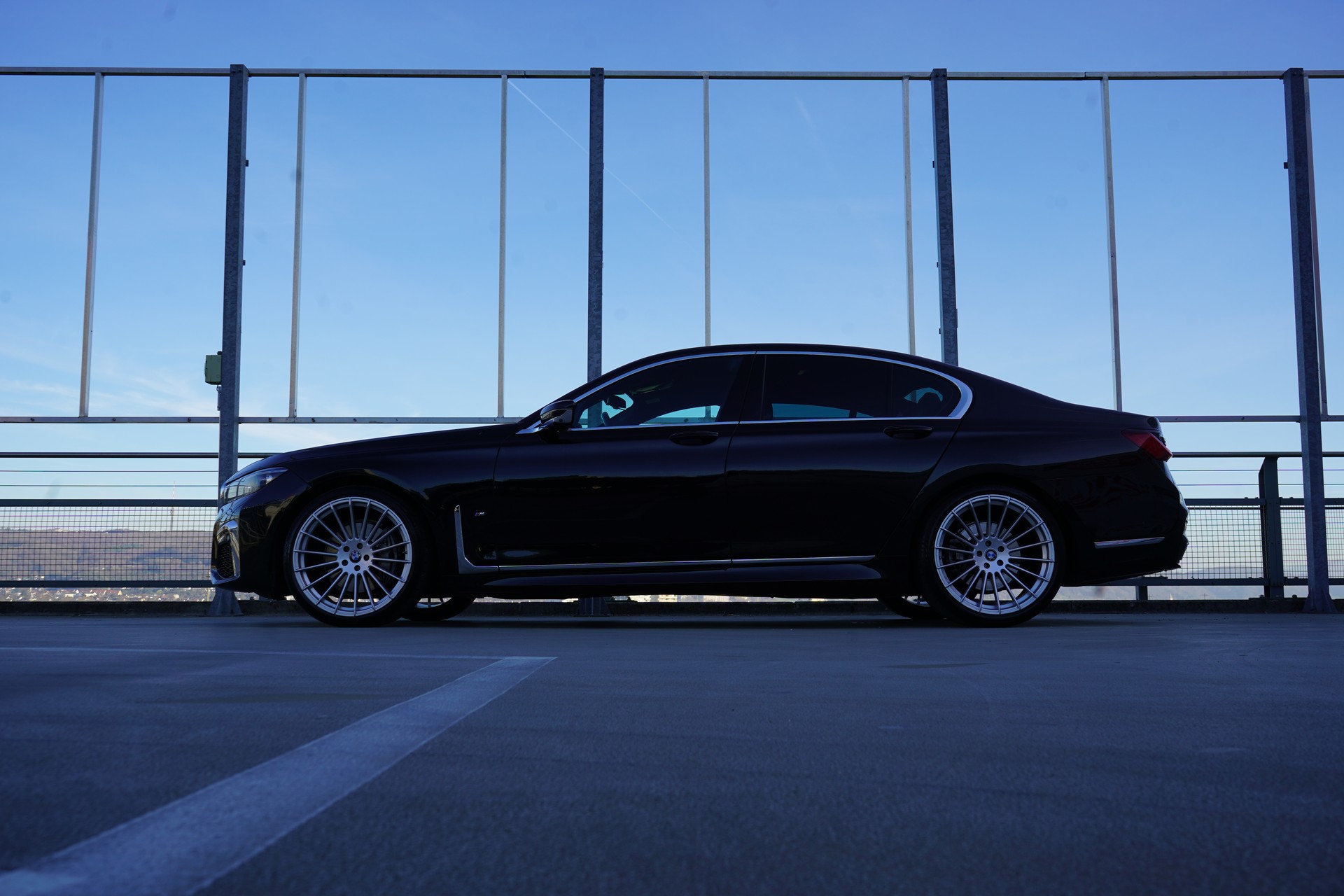BMW 730d xDRIVE STEPTRONIC M SPORT BLACK l 265 PS-image-3