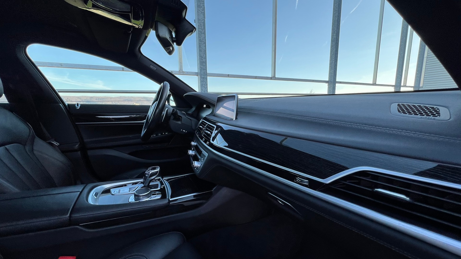 BMW 730d xDRIVE STEPTRONIC M SPORT BLACK l 265 PS-image-24
