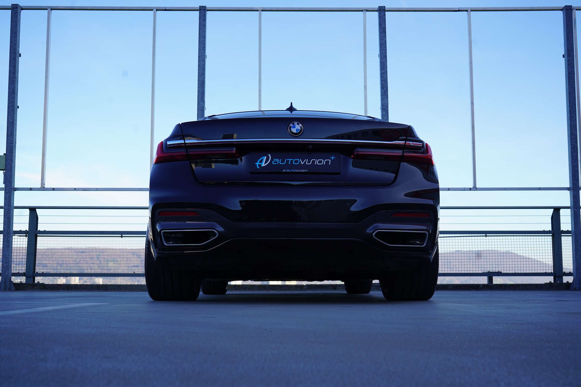 BMW 730d xDRIVE STEPTRONIC M SPORT BLACK l 265 PS-image-13