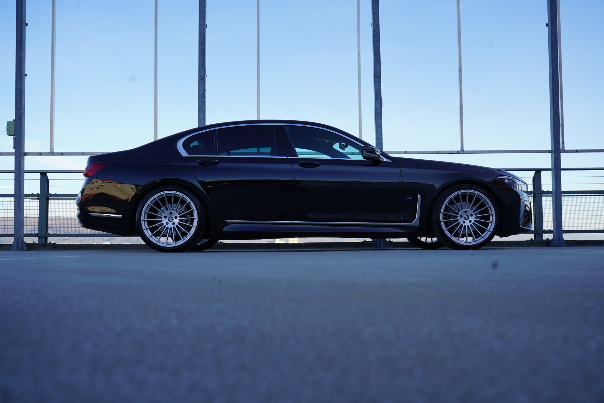 BMW 730d xDRIVE STEPTRONIC M SPORT BLACK l 265 PS-image-0