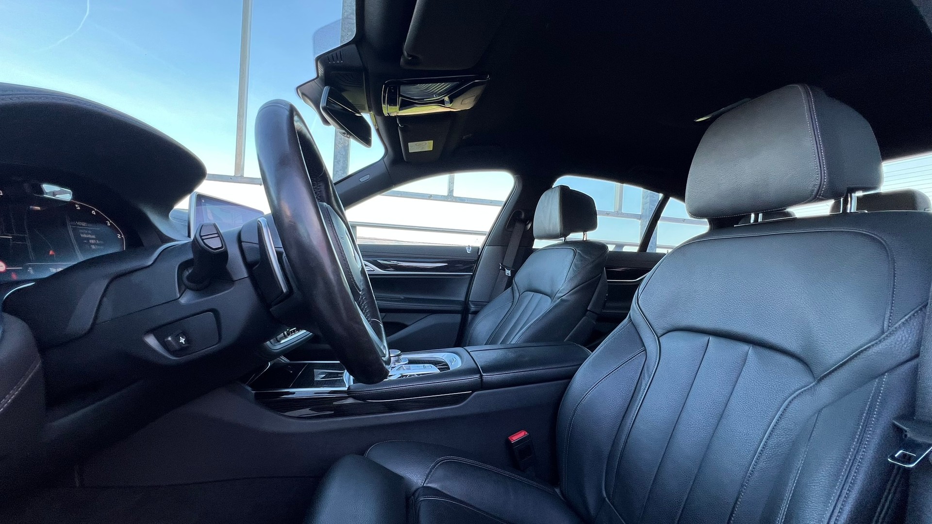BMW 730d xDRIVE STEPTRONIC M SPORT BLACK l 265 PS-image-26