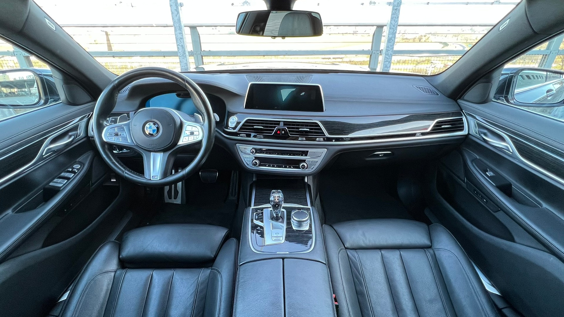 BMW 730d xDRIVE STEPTRONIC M SPORT BLACK l 265 PS-image-18