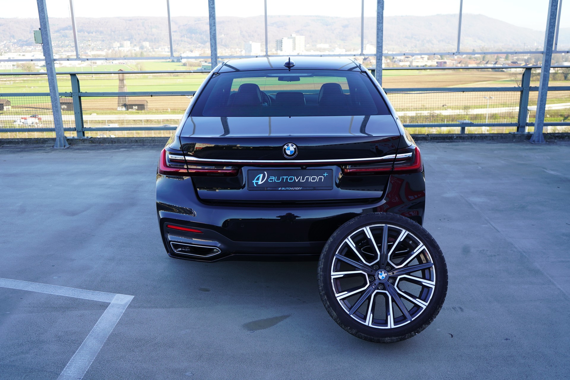 BMW 730d xDRIVE STEPTRONIC M SPORT BLACK l 265 PS-image-17