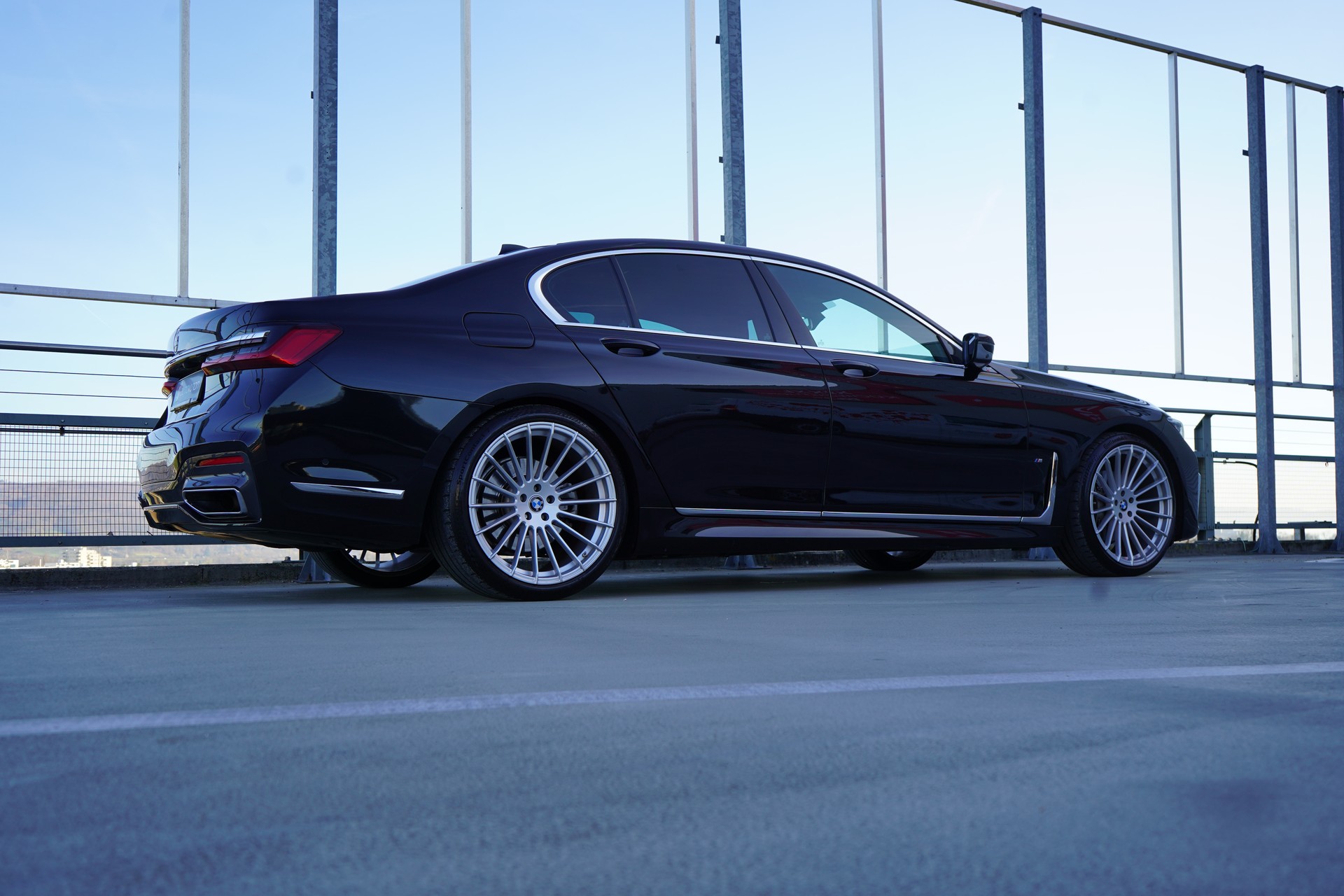 BMW 730d xDRIVE STEPTRONIC M SPORT BLACK l 265 PS-image-7