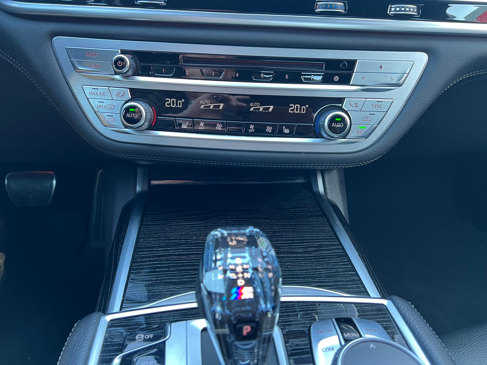 BMW 730d xDRIVE STEPTRONIC M SPORT BLACK l 265 PS-image-20