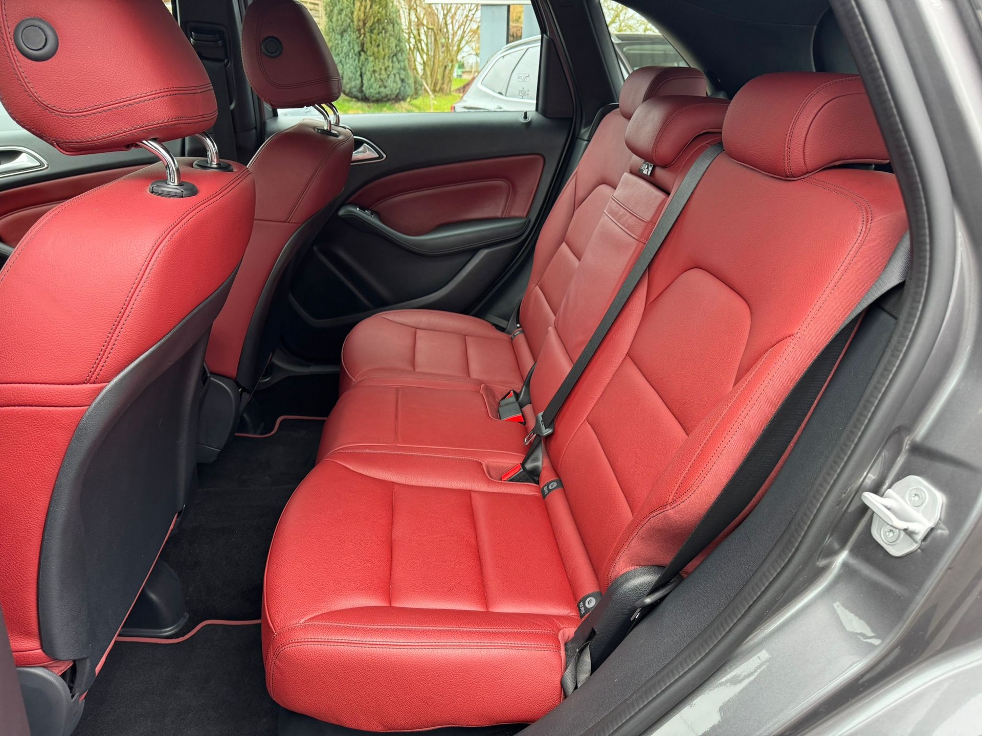 MERCEDES-BENZ B 220 CDI Swiss Star Edition AMG Line 4Matic-image-8