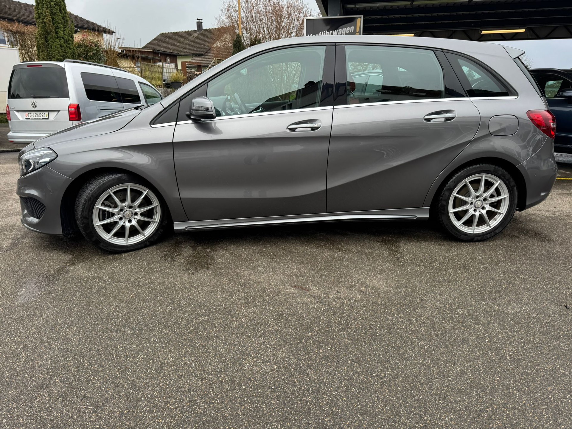 MERCEDES-BENZ B 220 CDI Swiss Star Edition AMG Line 4Matic-image-4