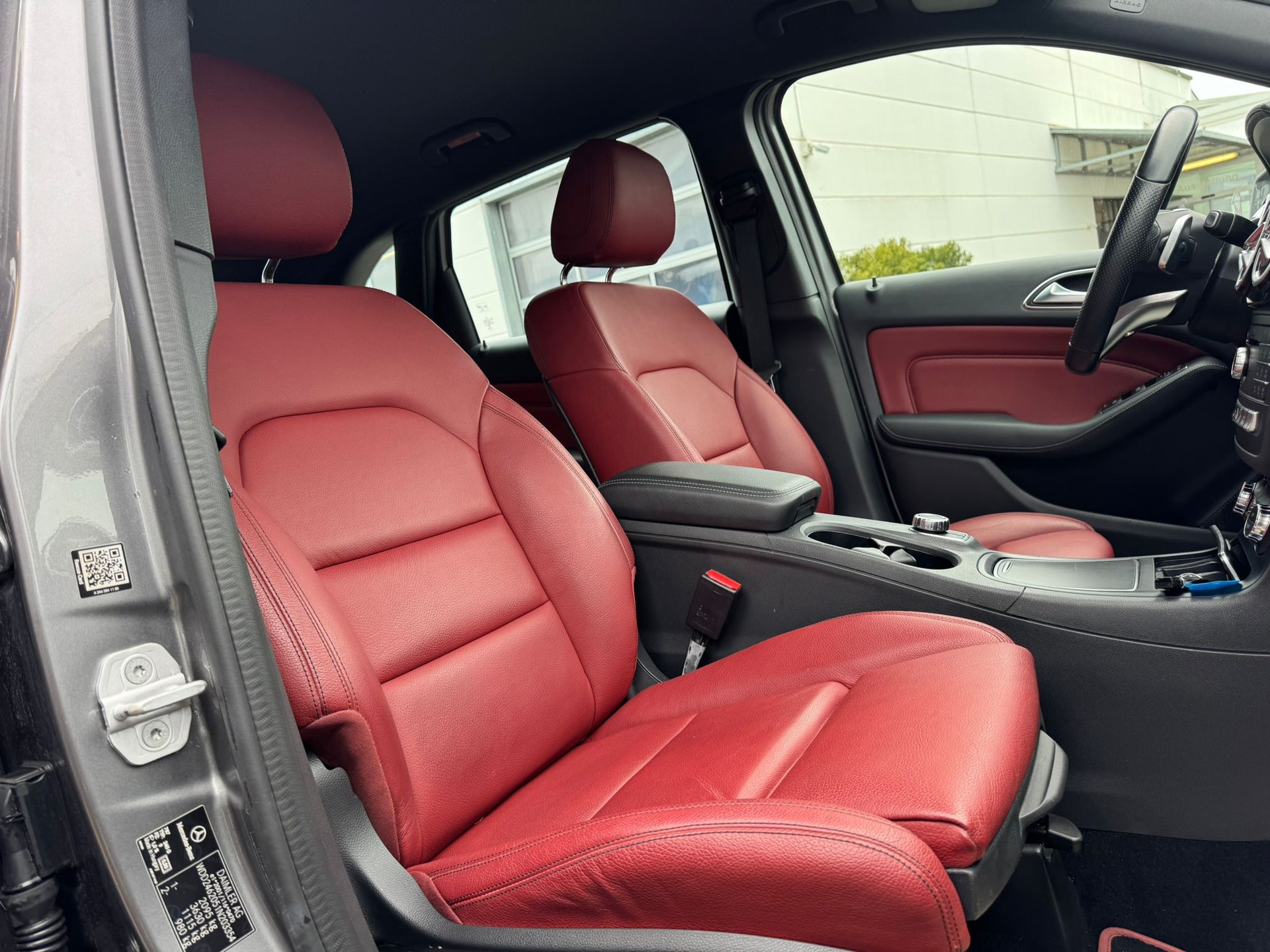 MERCEDES-BENZ B 220 CDI Swiss Star Edition AMG Line 4Matic-image-9