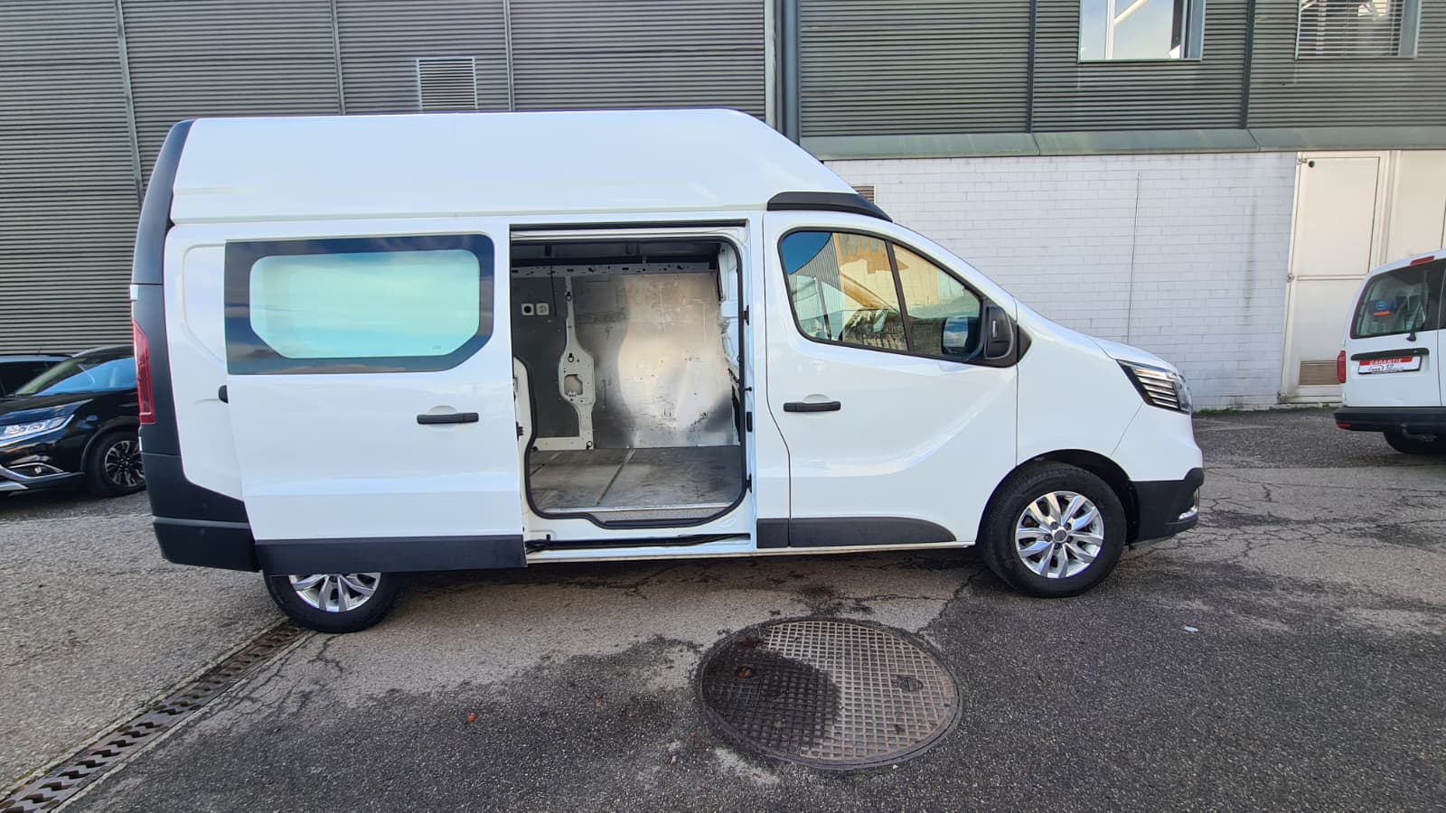 RENAULT Trafic 2.0 Blue dCi 150 Advance L2H2 EN ** 150 PS ** 3-Plätzer ** Gr-Navi ** RF-Kamera ** Anh-Kupplung ** Modell 2023 **-image-6