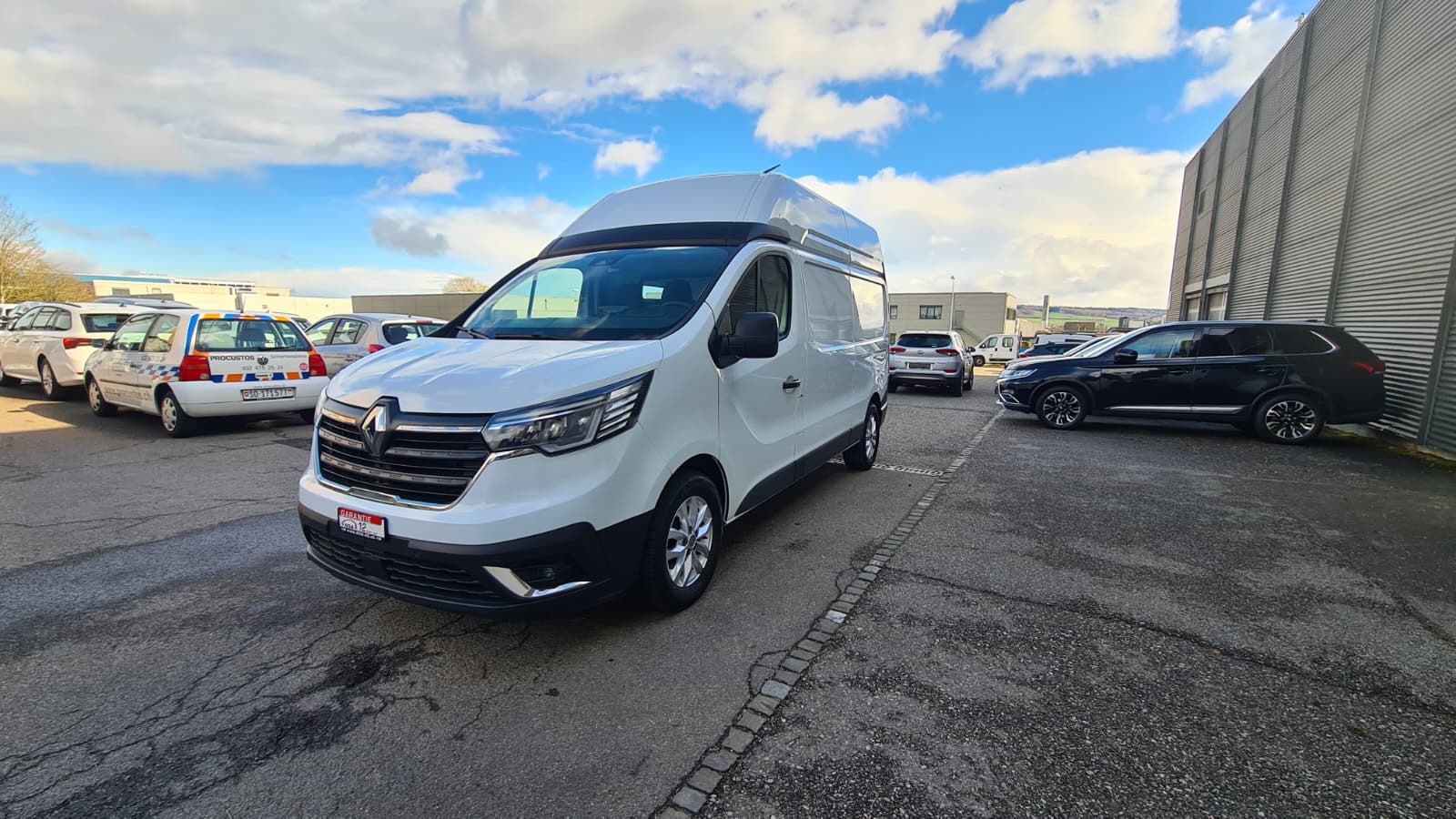 RENAULT Trafic 2.0 Blue dCi 150 Advance L2H2 EN ** 150 PS ** 3-Plätzer ** Gr-Navi ** RF-Kamera ** Anh-Kupplung ** Modell 2023 **-image-2