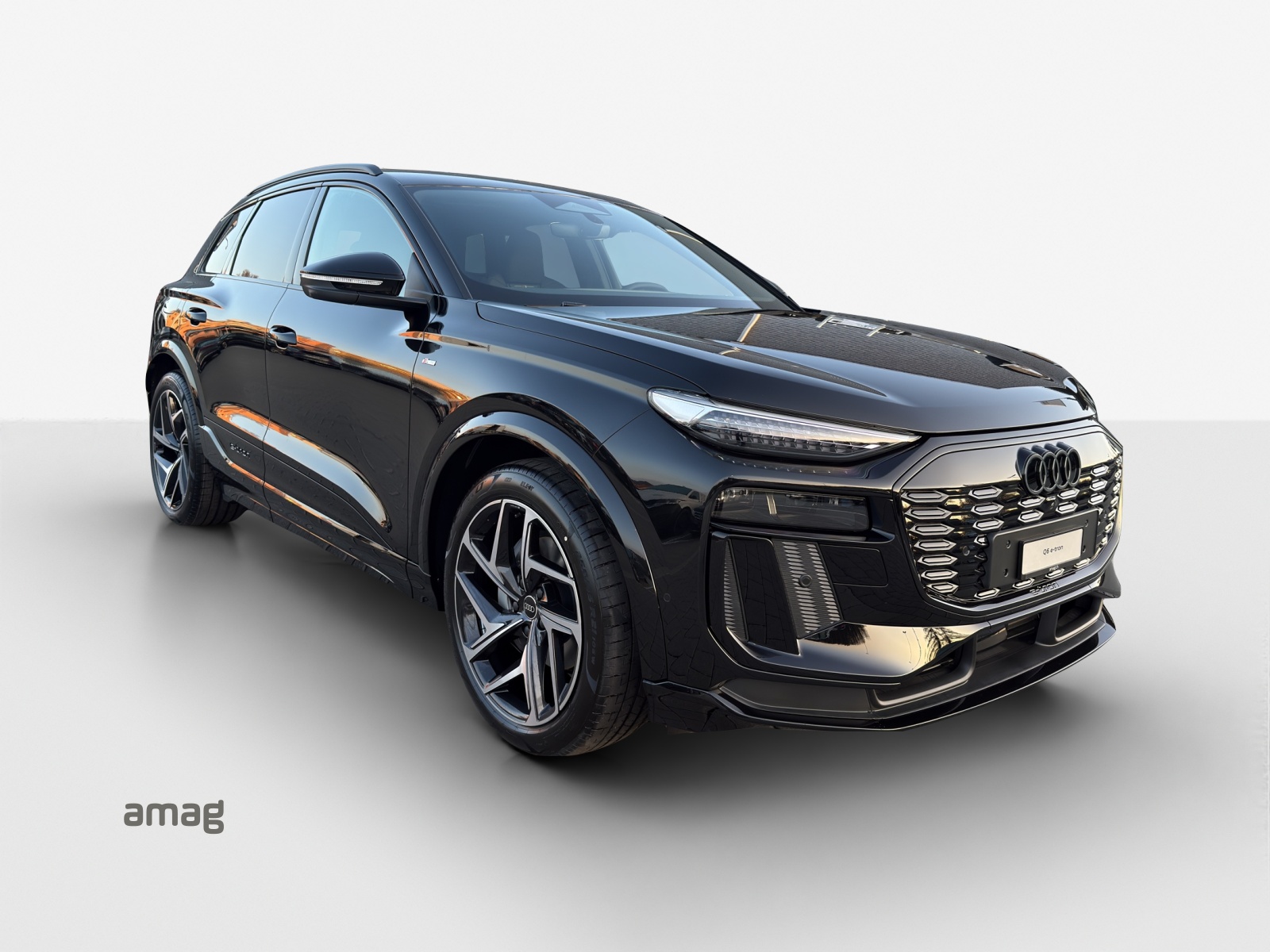 AUDI Q6 e-tron quattro-image-5
