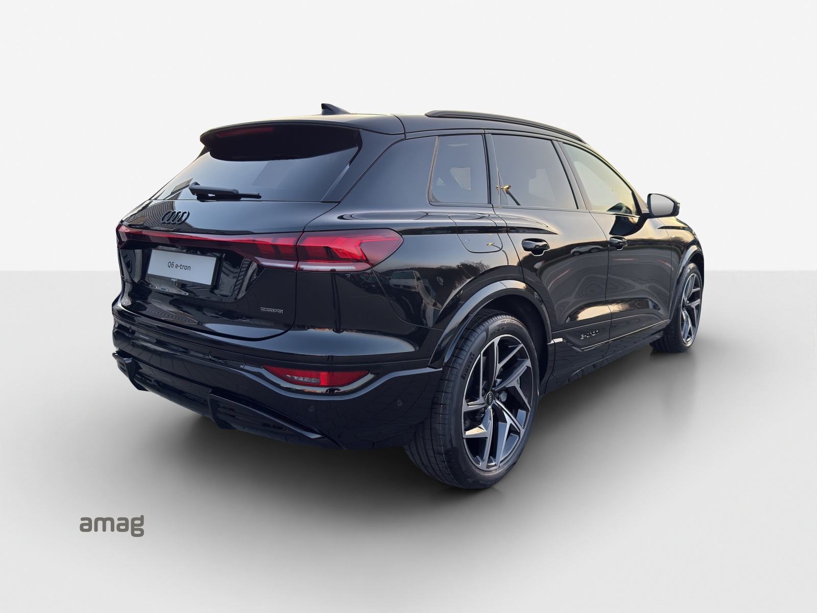 AUDI Q6 e-tron quattro-image-4