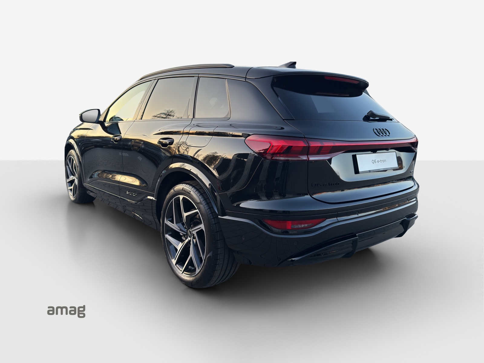 AUDI Q6 e-tron quattro-image-2