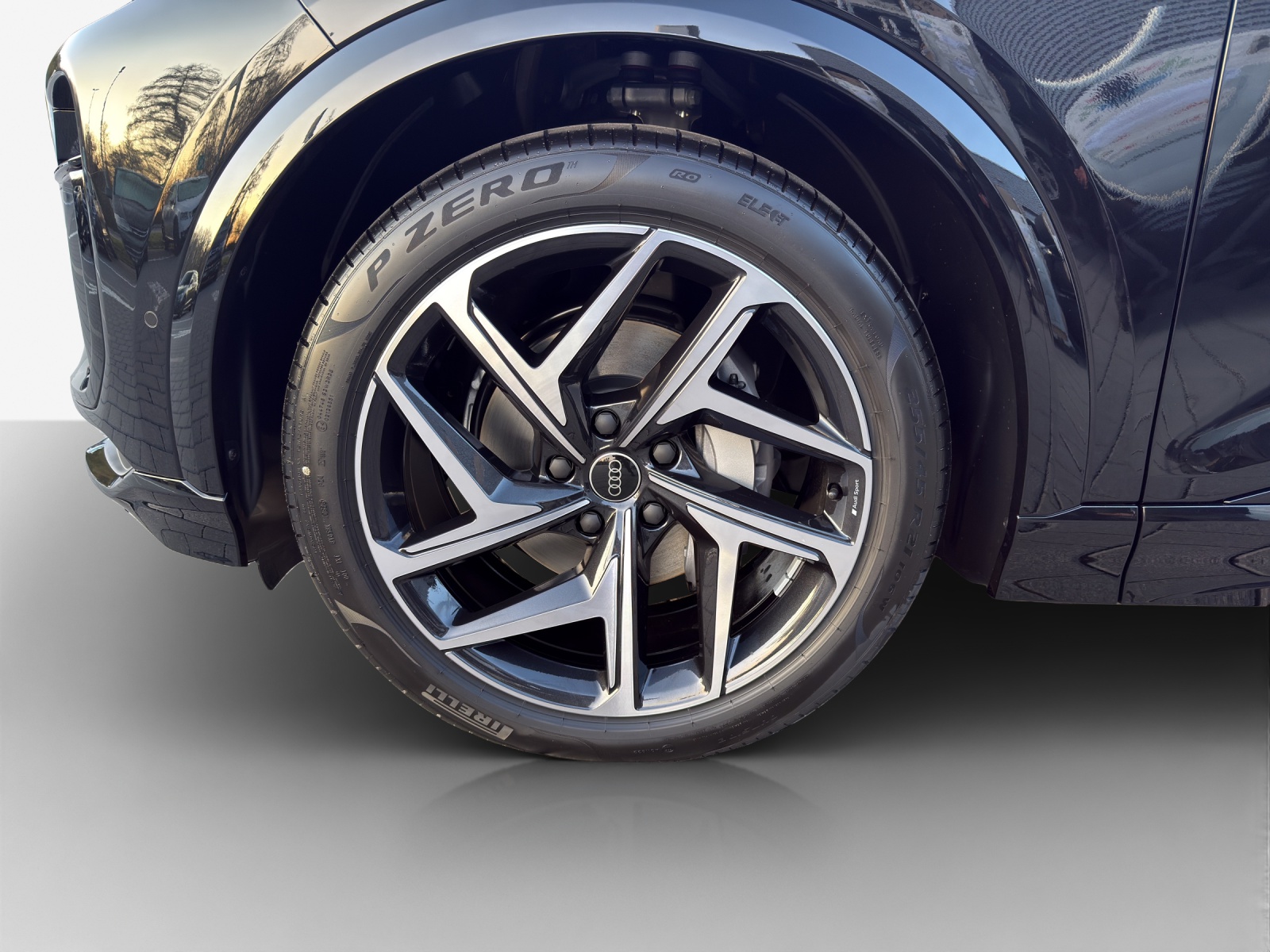 AUDI Q6 e-tron quattro-image-13