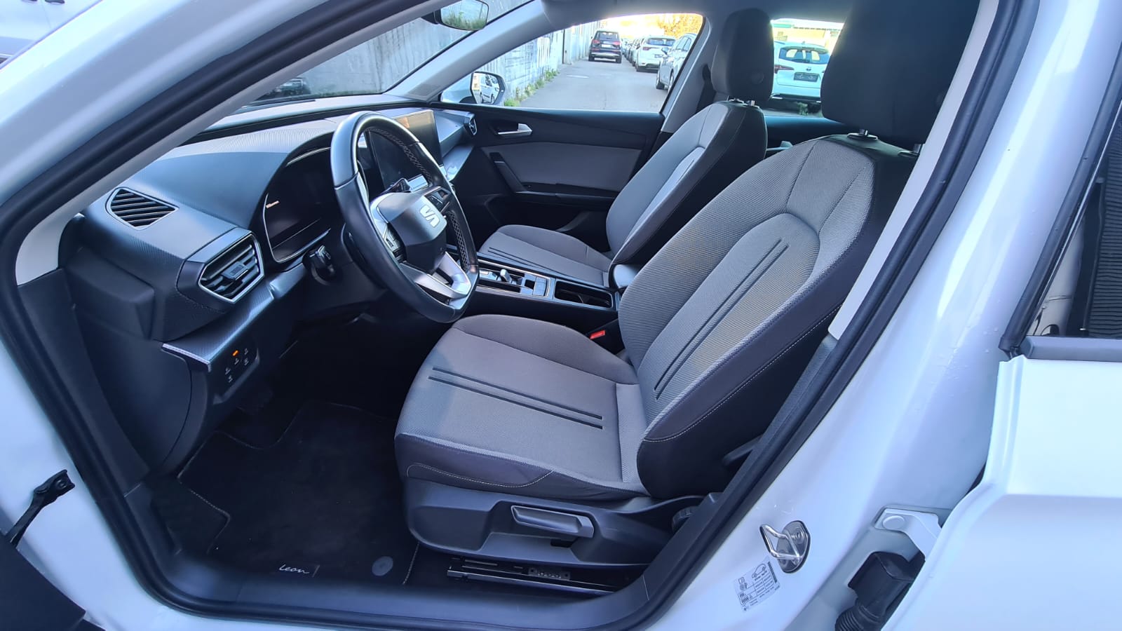 SEAT Leon ST 2.0 TDI EVO DSG Style ** Full Digital Cockpit ** Parklehnassistanz **Gr.Navi ** Parkhilfe ** Neues Modell 2022 ** Ab MFK-image-13