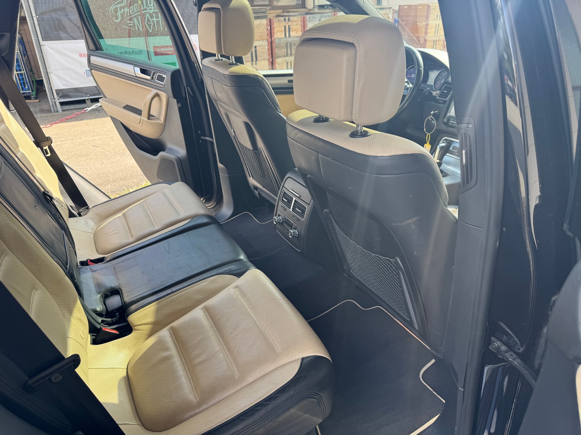 VW Touareg 4.2 TDI Tiptronic-image-12