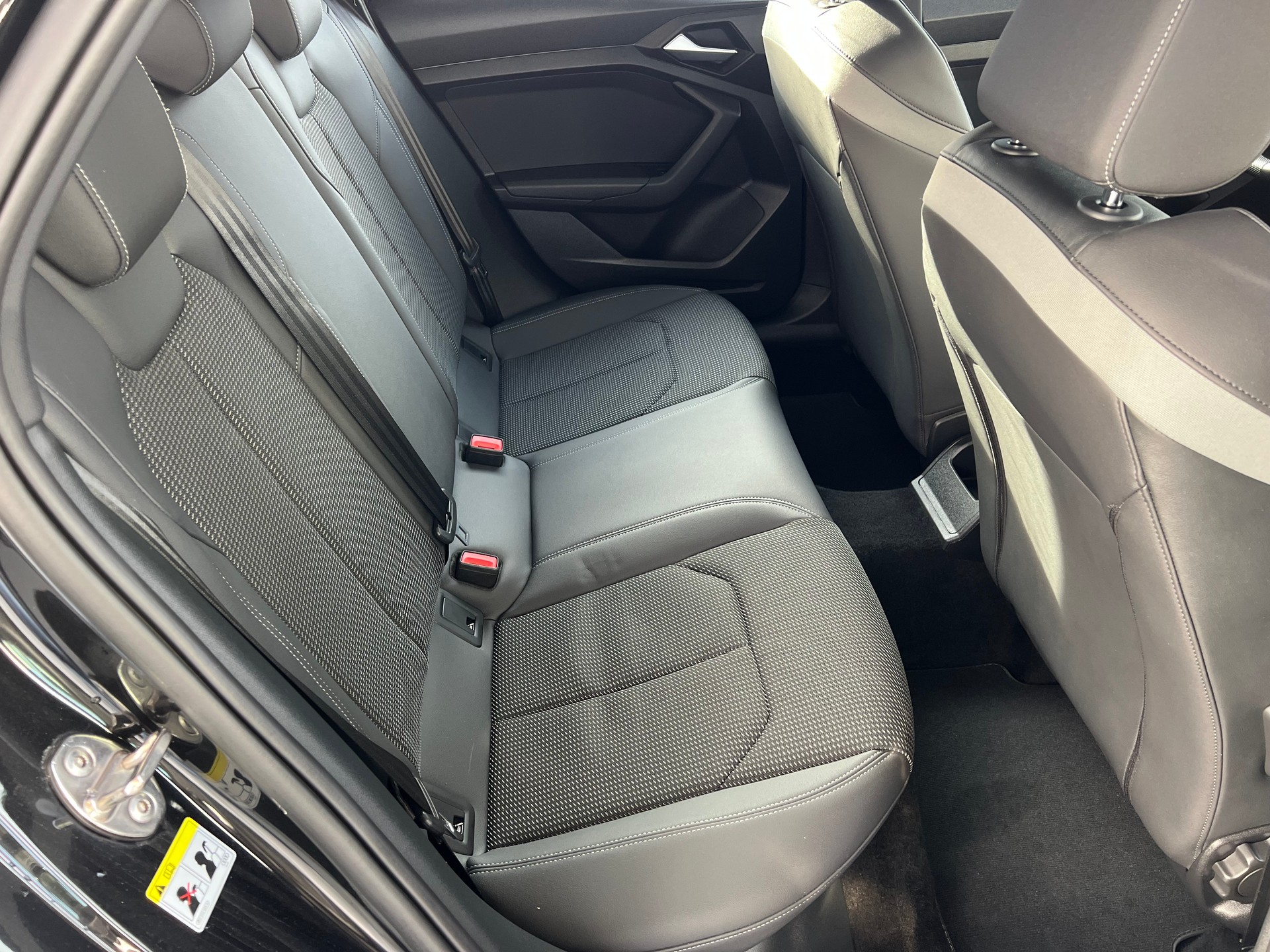 AUDI A1 Sportback 35 TFSI S Line S-tronic *** PS 150 * Navigation * Tempomat * 8 fach * Assistenten * 1 Jahr Garantie möglich **-image-8
