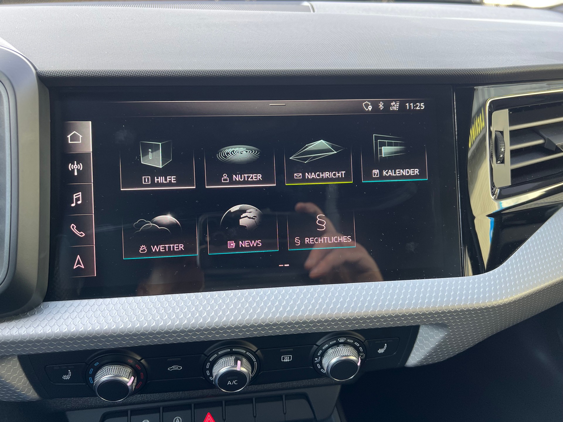 AUDI A1 Sportback 35 TFSI S Line S-tronic *** PS 150 * Navigation * Tempomat * 8 fach * Assistenten * 1 Jahr Garantie möglich **-image-23