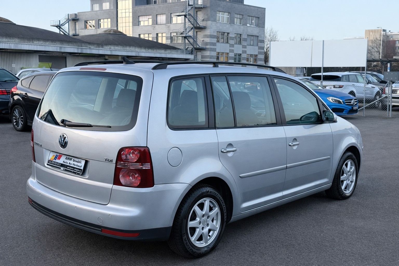VW Touran 1.9 TDI Trendline / Frisch ab MFK / Zahnriemen ersetzt / PDC / Sitzheizung / 8-fach bereift-image-3