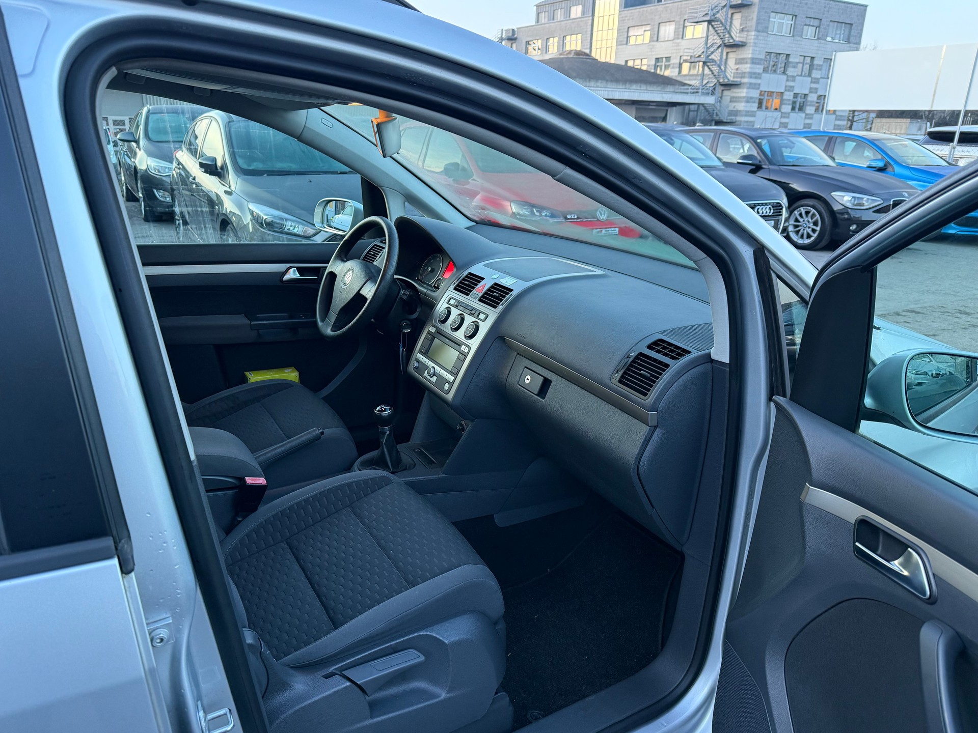 VW Touran 1.9 TDI Trendline / Frisch ab MFK / Zahnriemen ersetzt / PDC / Sitzheizung / 8-fach bereift-image-7