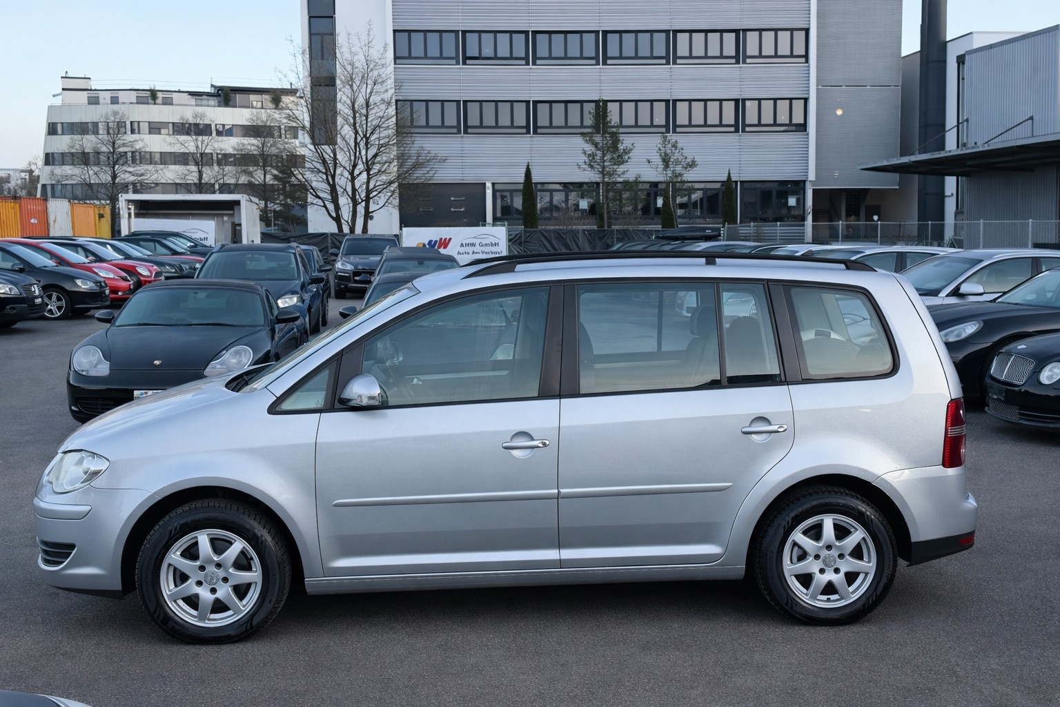 VW Touran 1.9 TDI Trendline / Frisch ab MFK / Zahnriemen ersetzt / PDC / Sitzheizung / 8-fach bereift-image-6