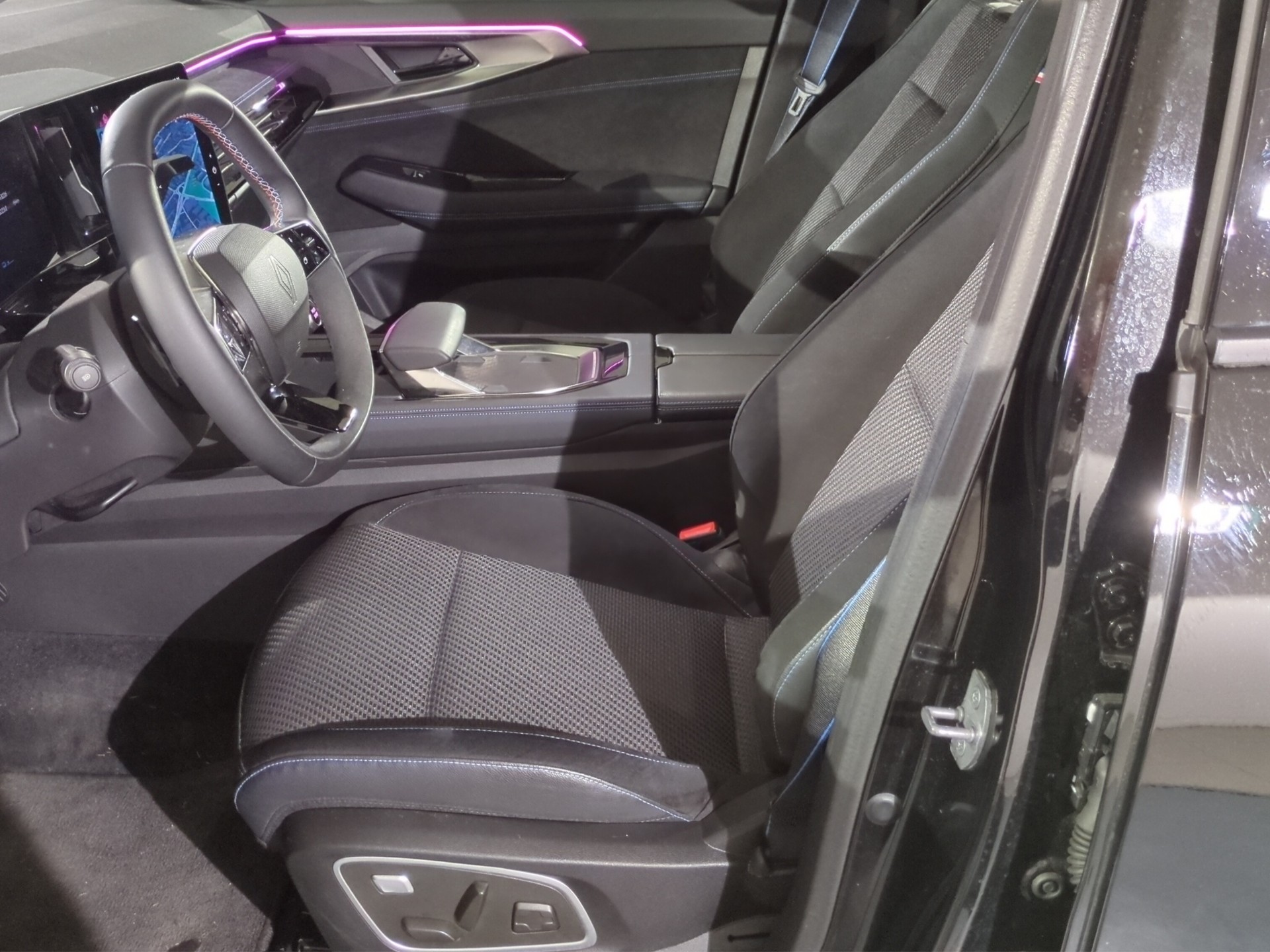 RENAULT Austral 1.2 HEV 200 Iconic Esprit Alpine A-image-8