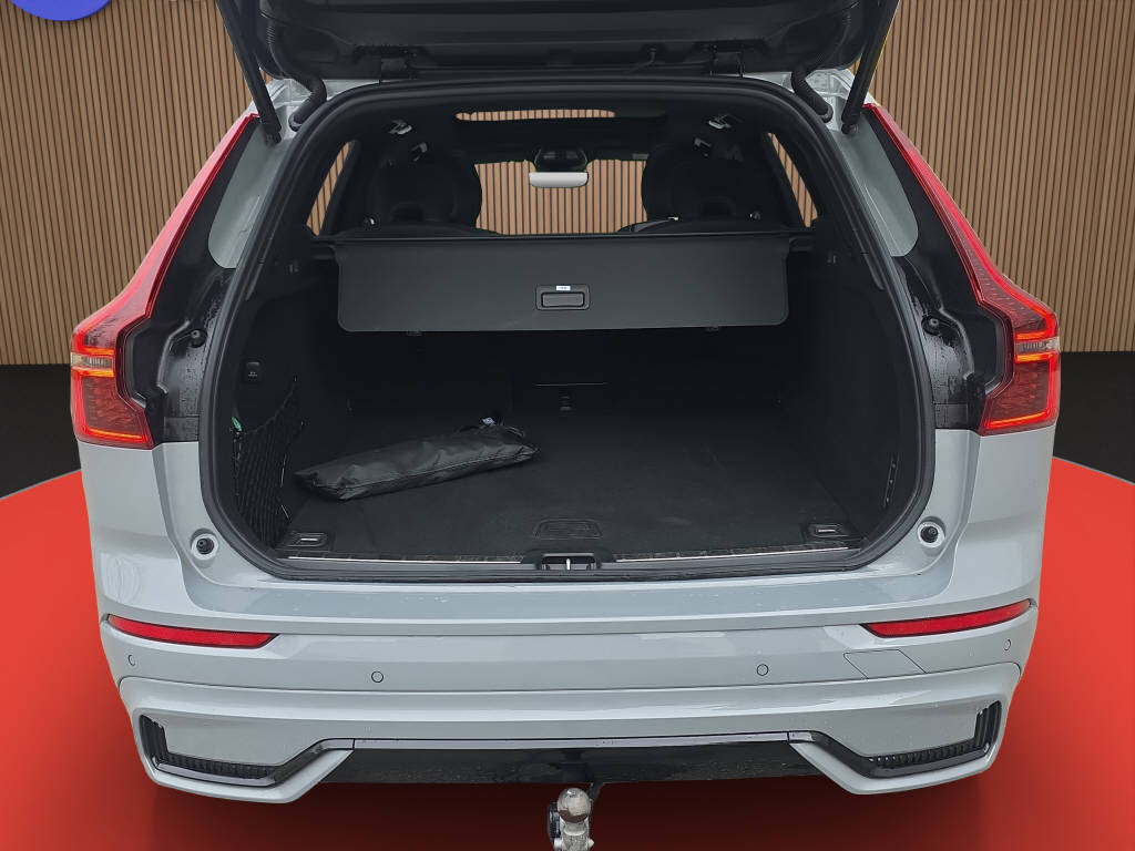 VOLVO XC60 2.0 B5 MH Plus Black Edition AWD-image-10