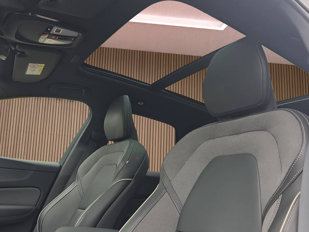 VOLVO XC60 2.0 B5 MH Plus Black Edition AWD-image-14