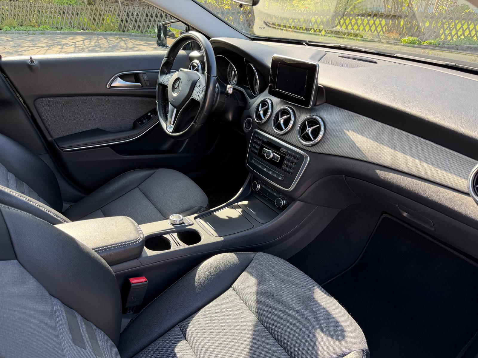 MERCEDES-BENZ GLA 200 CDI 4Matic 7G-DCT-image-4