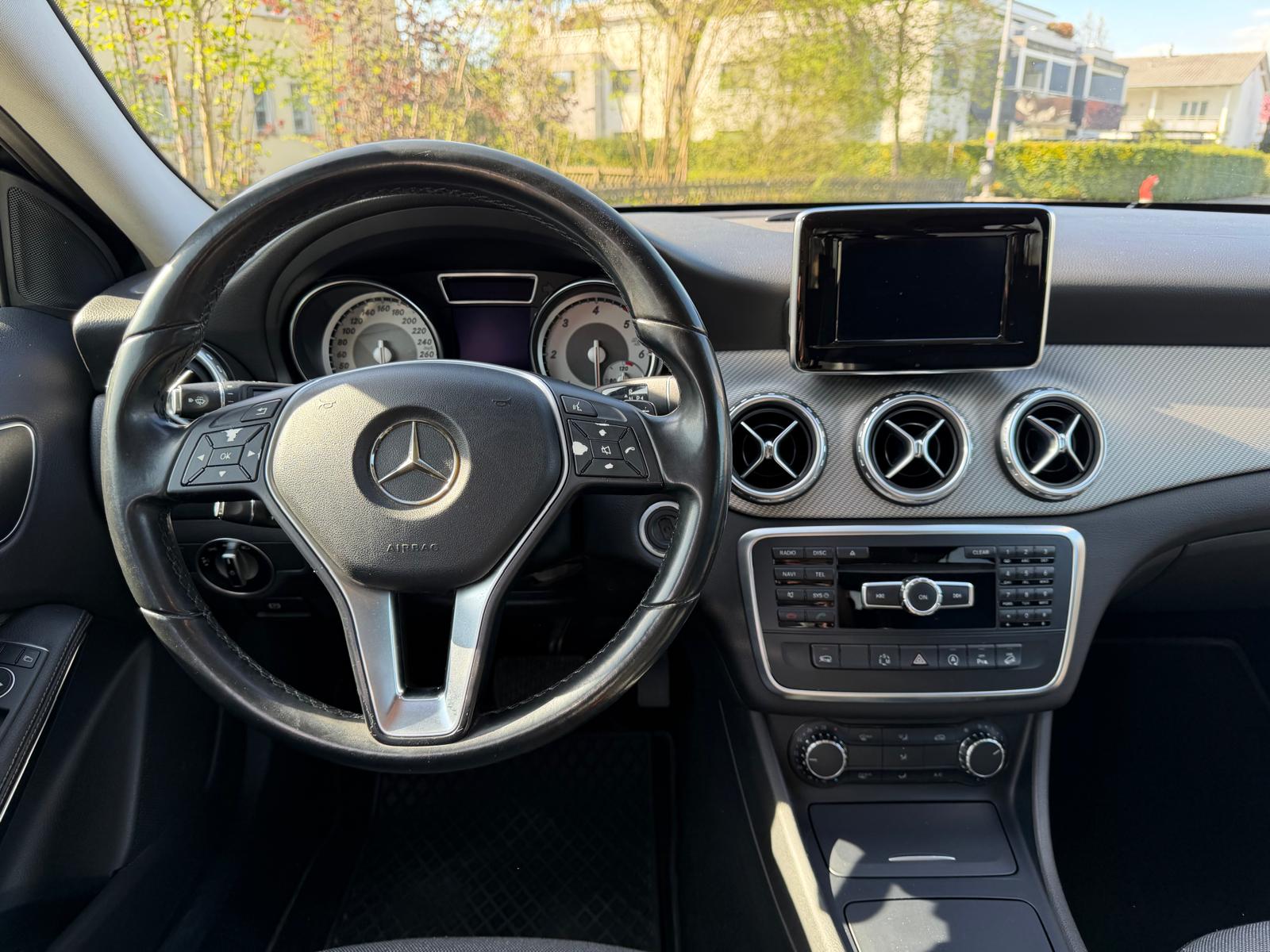 MERCEDES-BENZ GLA 200 CDI 4Matic 7G-DCT-image-14