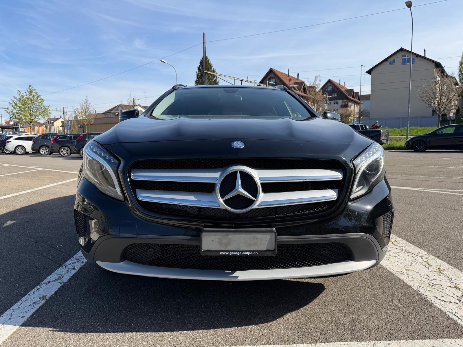 MERCEDES-BENZ GLA 200 CDI 4Matic 7G-DCT-showroom-element-1